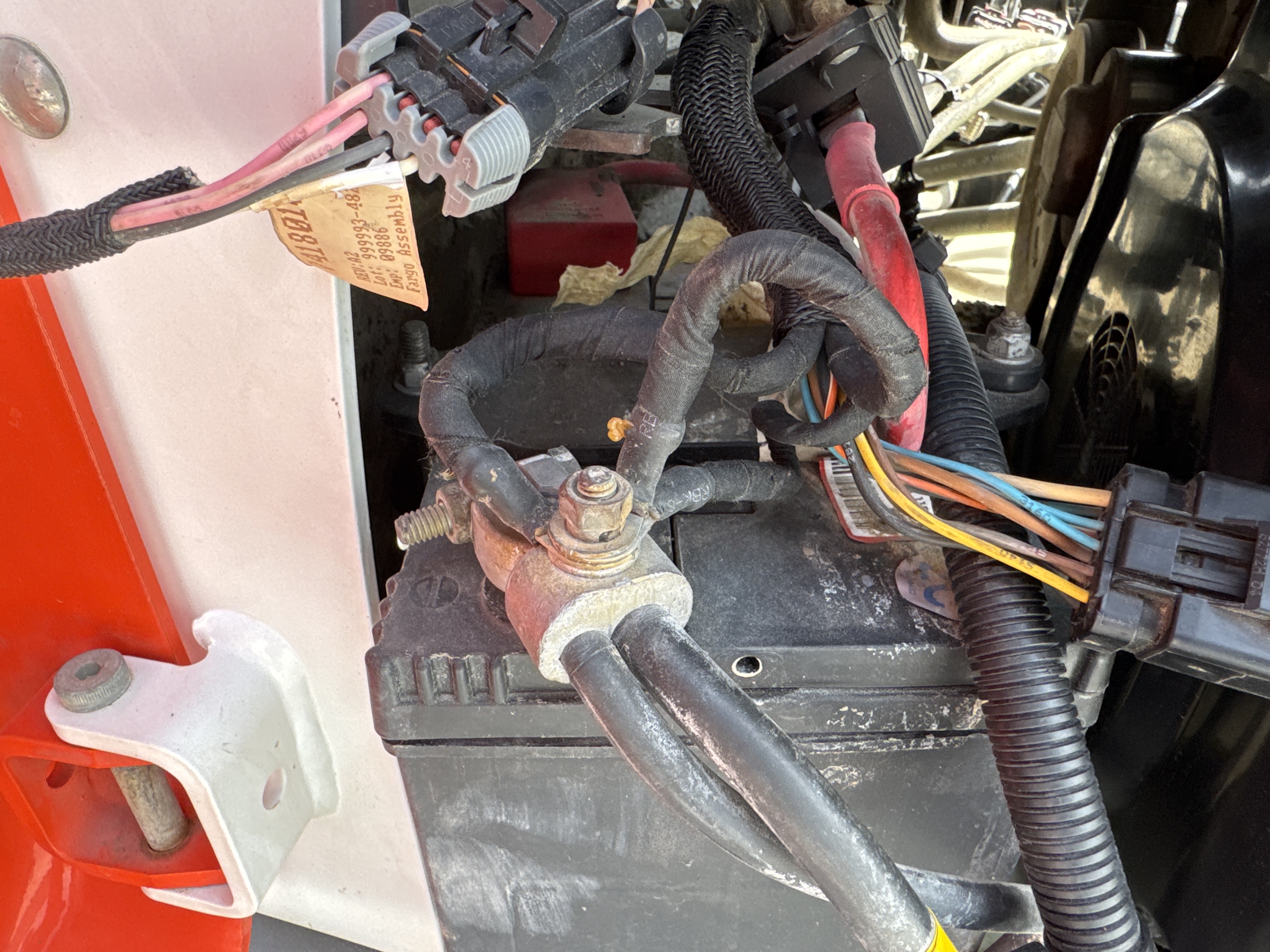 SSL-008-Bobcat-S510-skid-steer-loader-inspection-electronics-battery-2