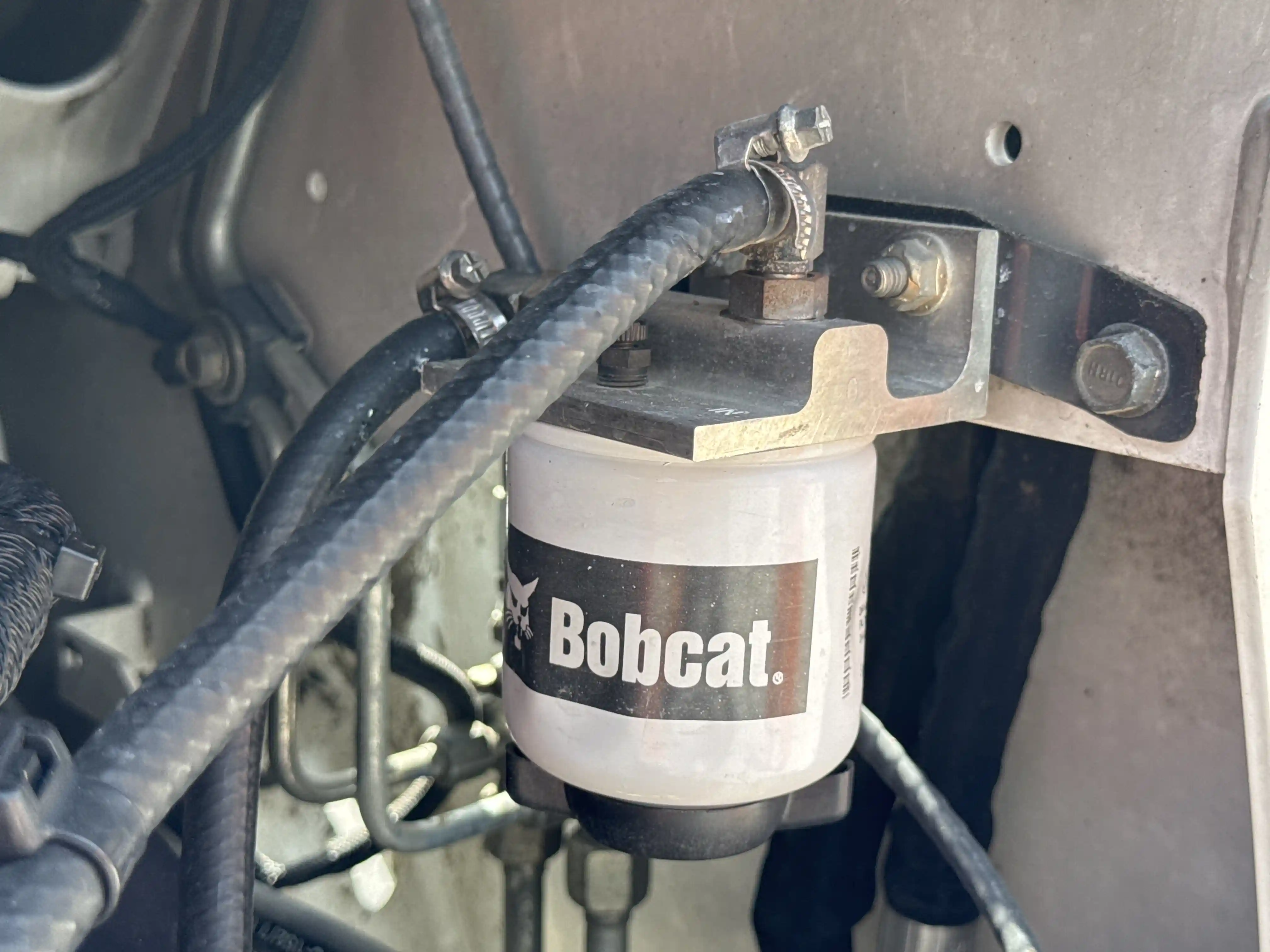 SSL-007-Bobcat-S510-skid-steer-loader-inspection-engine-fuel-leaks-2