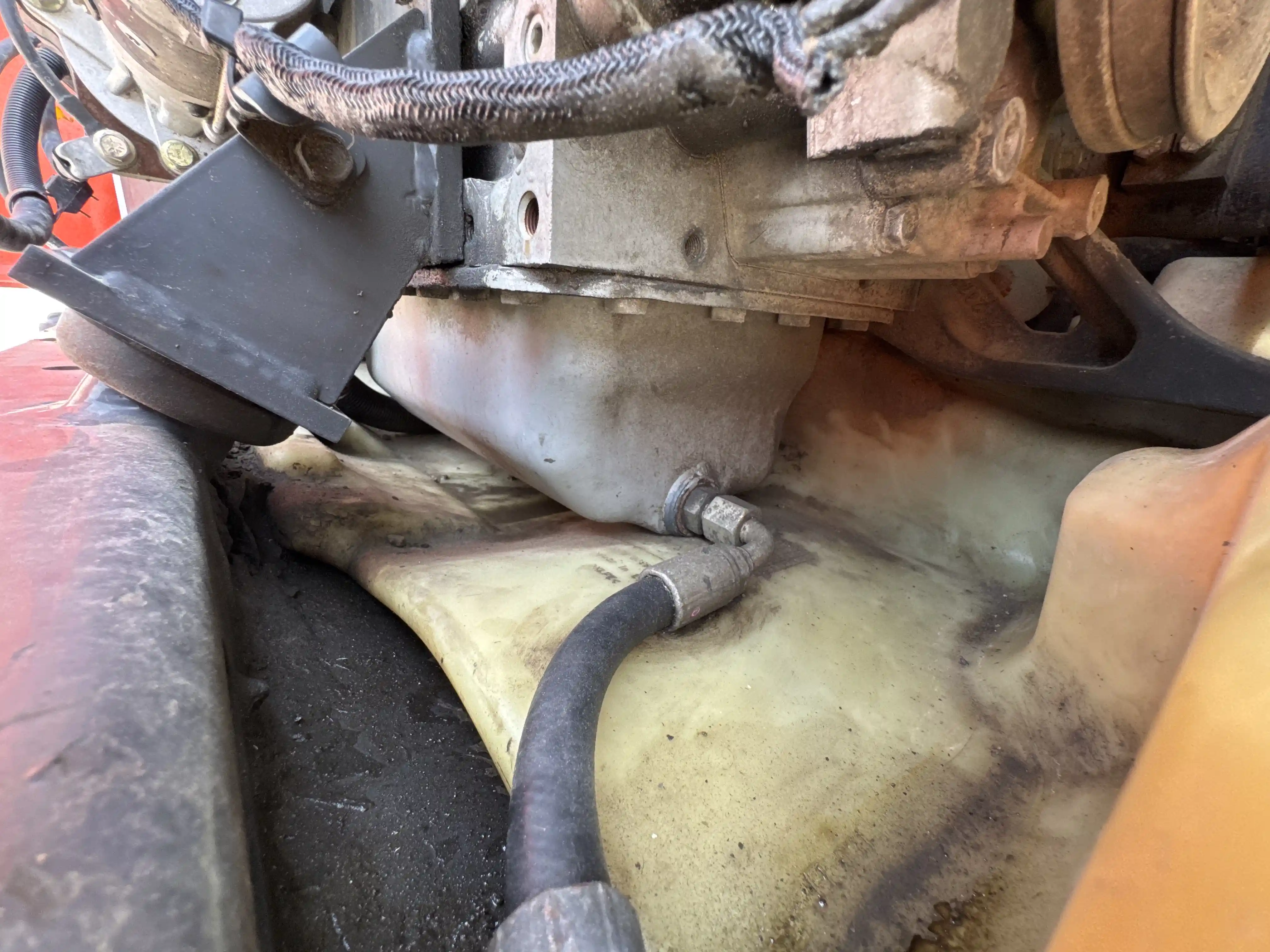 SSL-007-Bobcat-S510-skid-steer-loader-inspection-engine-engine-oil-leaks-1