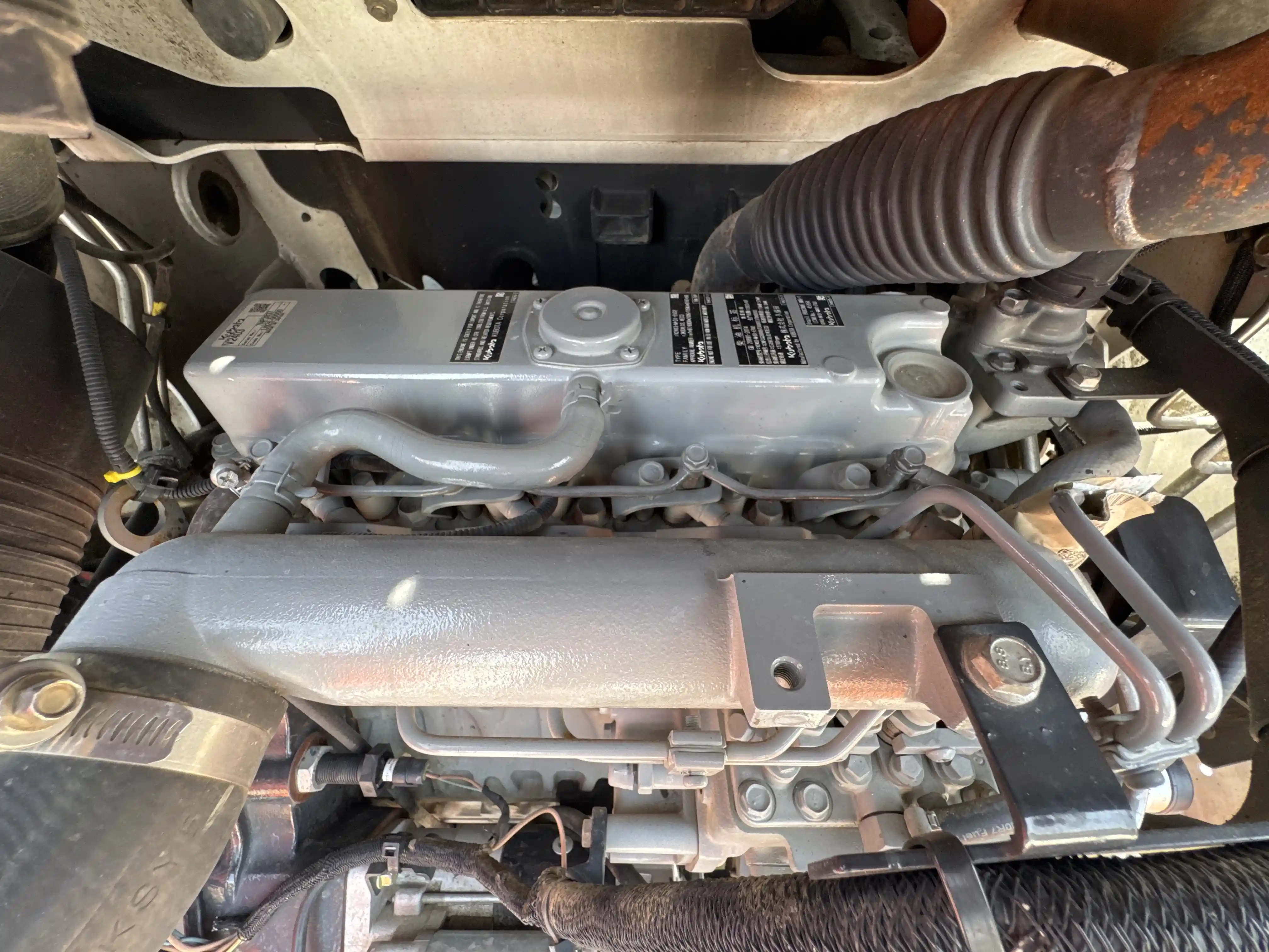 SSL-007-Bobcat-S510-skid-steer-loader-inspection-engine-engine-oil-leaks-2