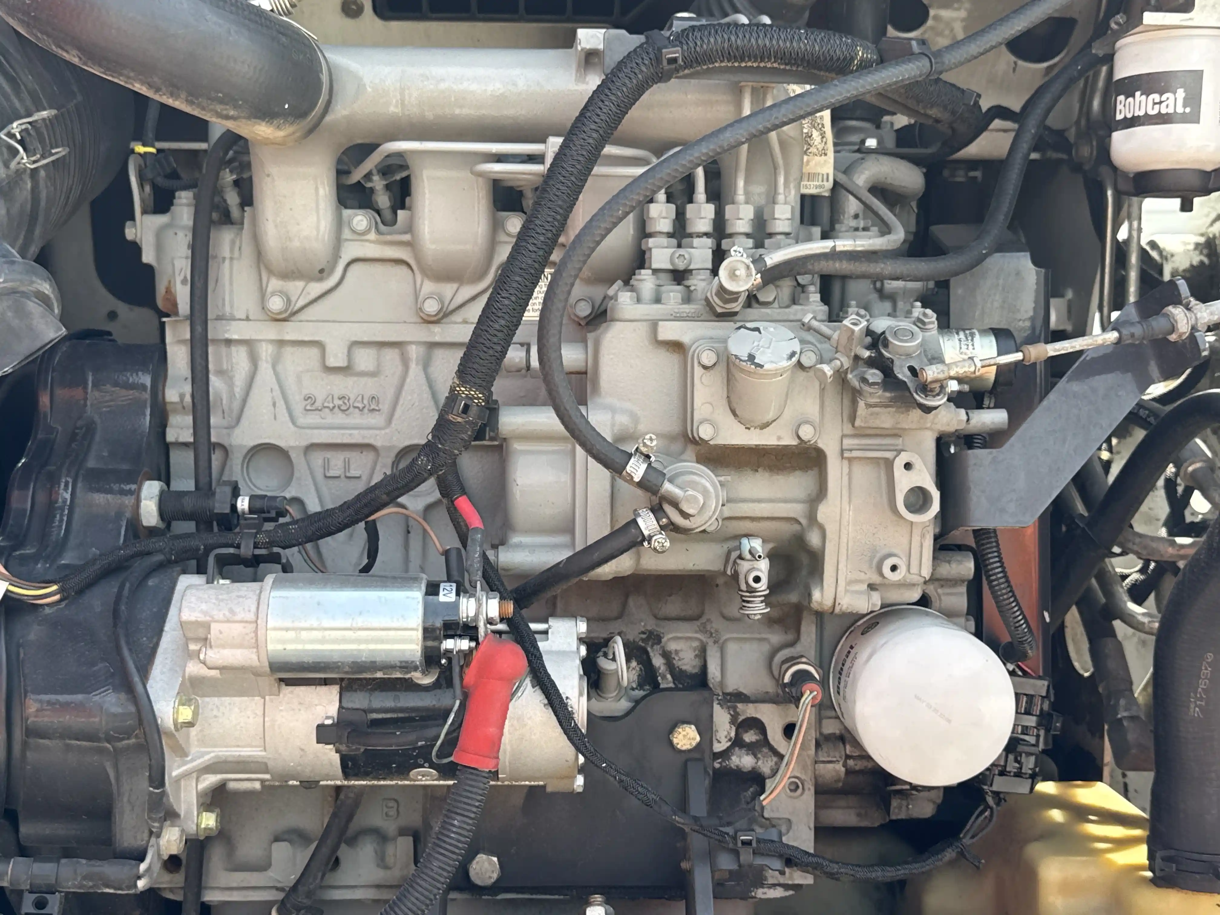 SSL-007-Bobcat-S510-skid-steer-loader-inspection-engine-engine-oil-leaks-3