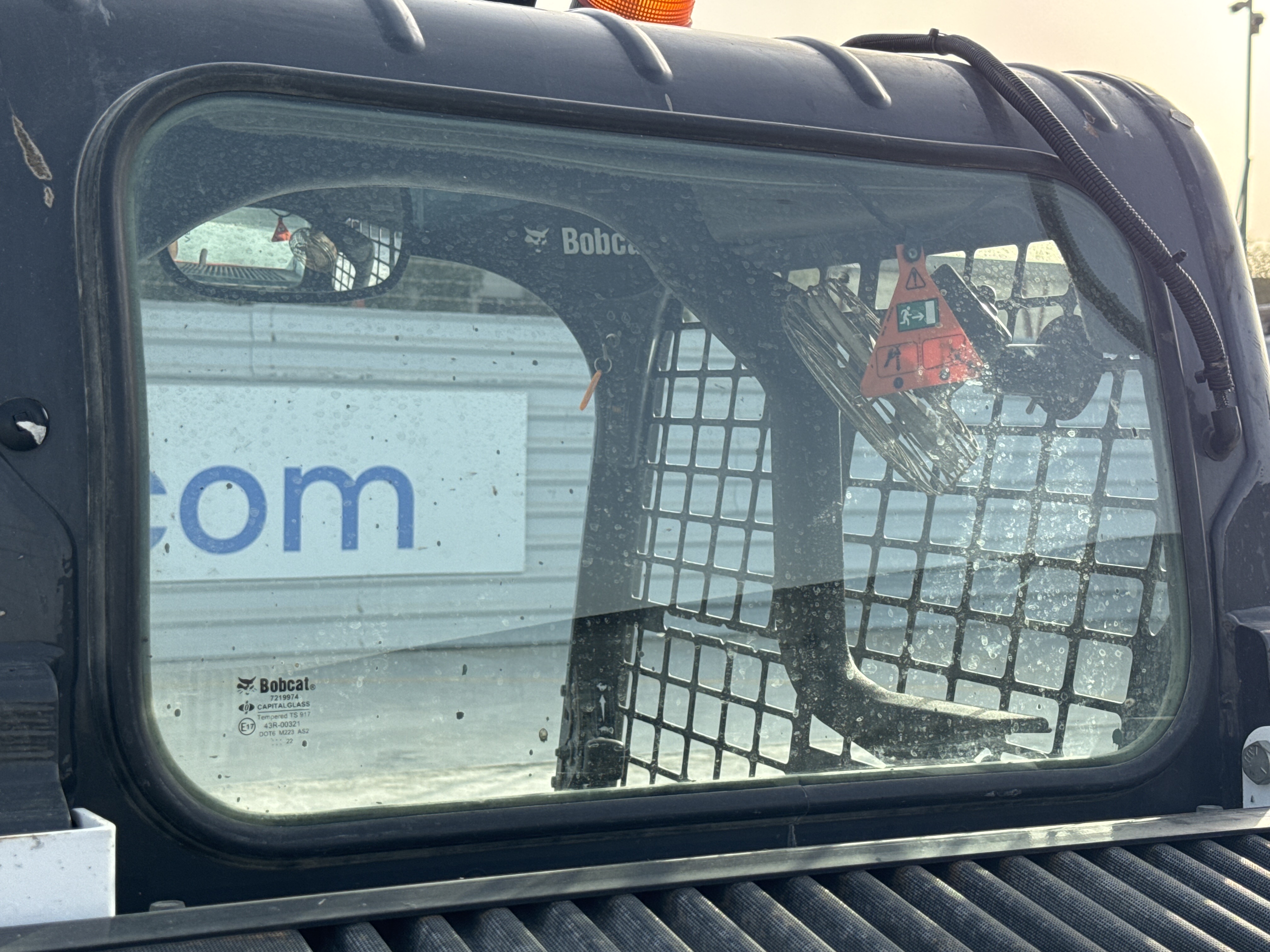 SSL-008-Bobcat-S510-skid-steer-loader-inspection-safety-glass