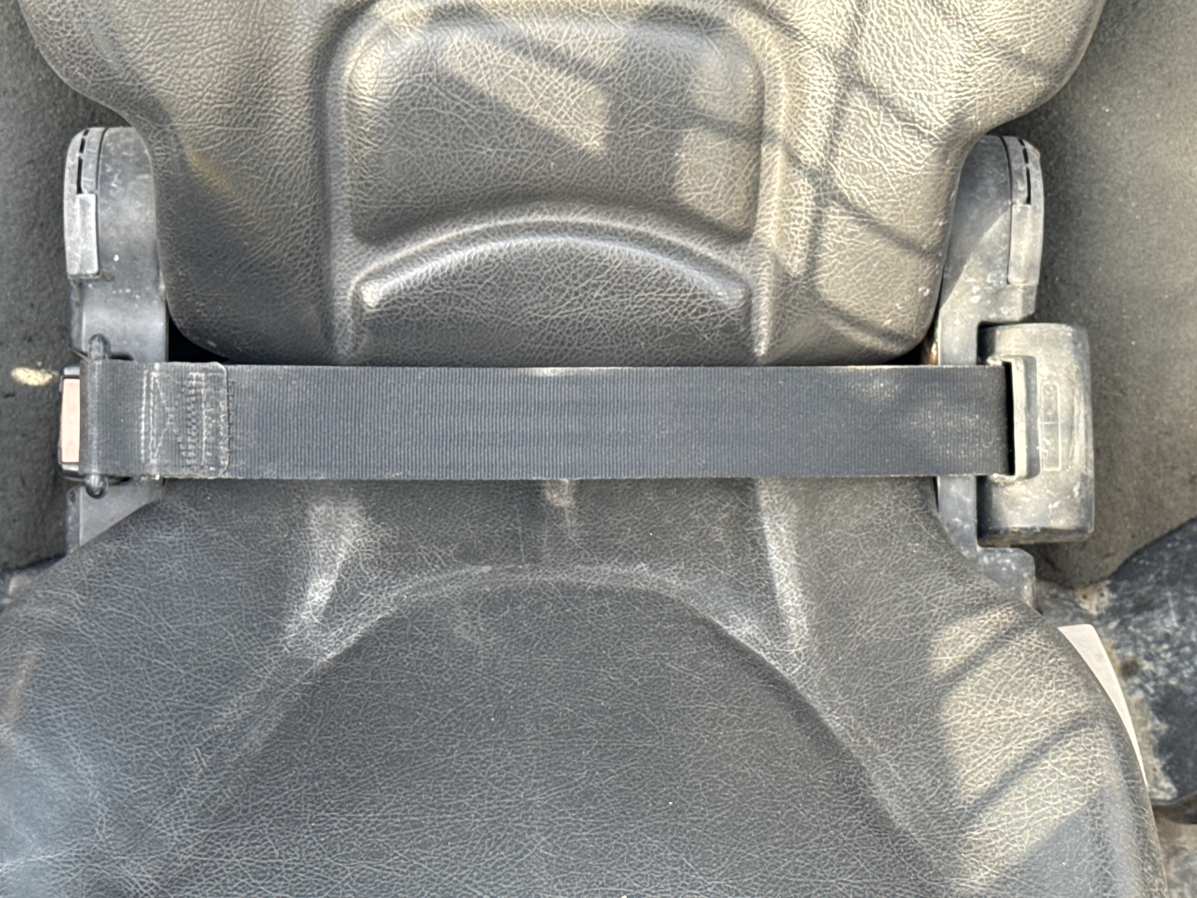 SSL-008-Bobcat-S510-skid-steer-loader-inspection-safety-seat-belts-1