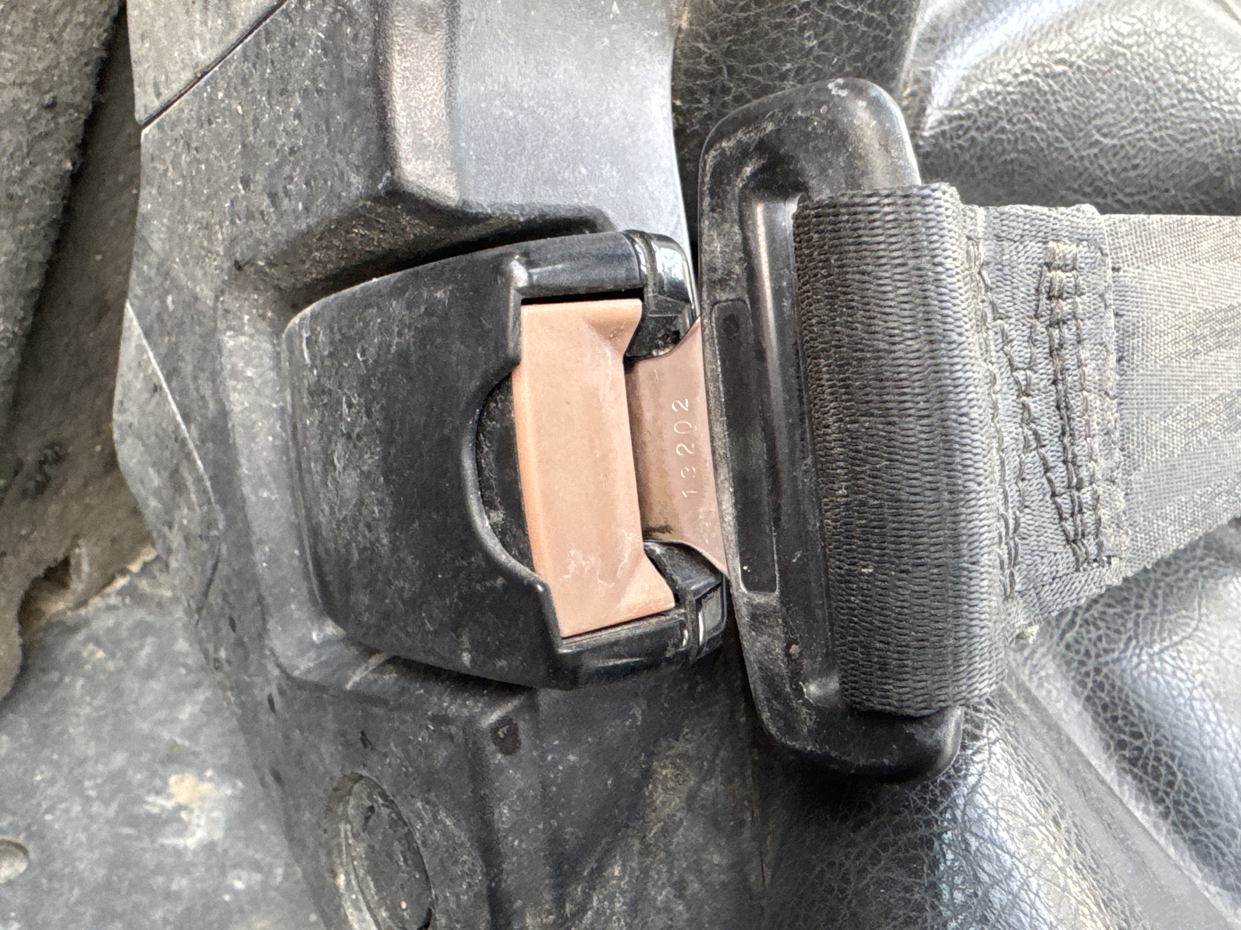 SSL-008-Bobcat-S510-skid-steer-loader-inspection-safety-seat-belts-2