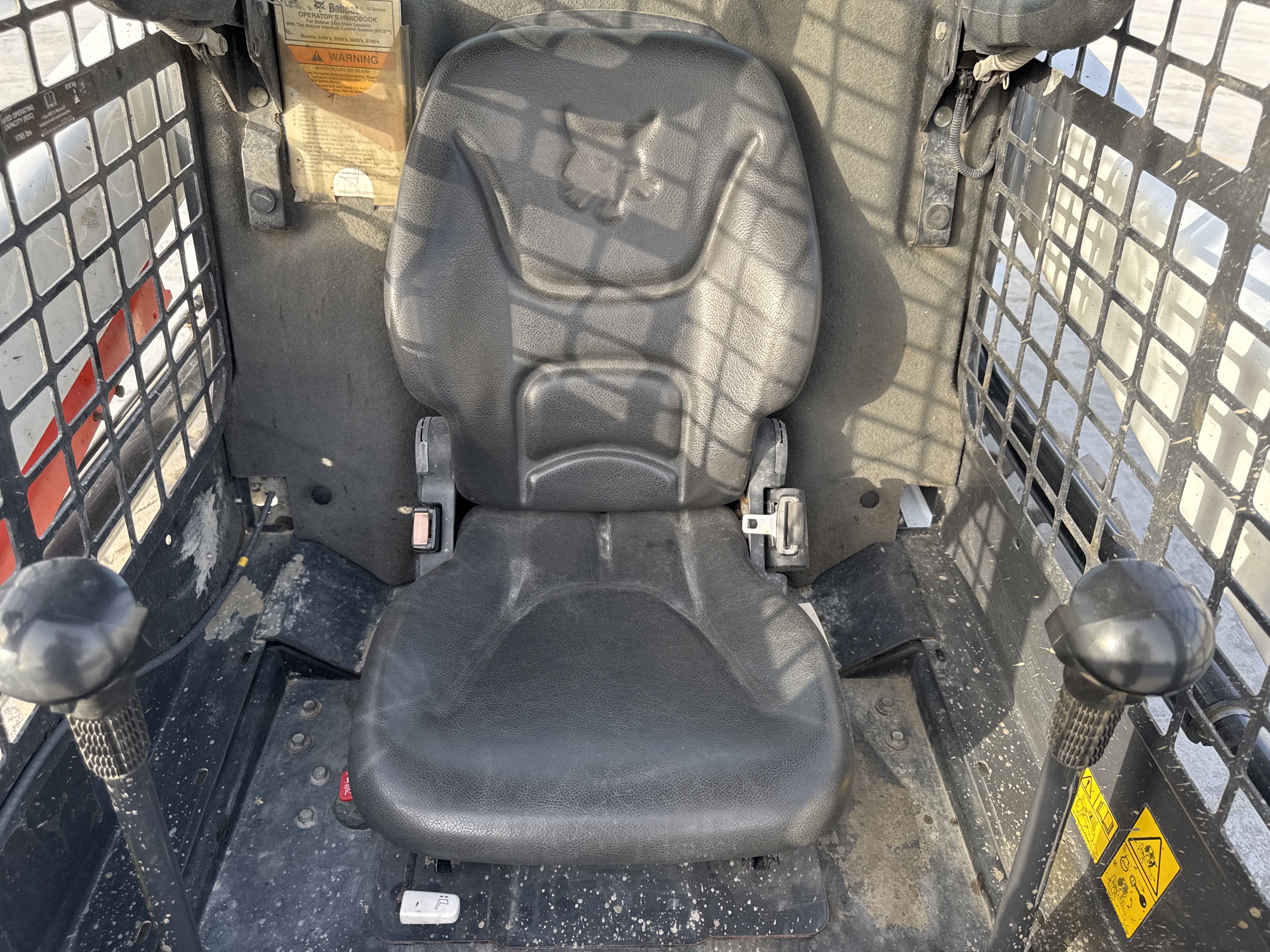 SSL-008-Bobcat-S510-skid-steer-loader-inspection-cabin-seats-armrests-1