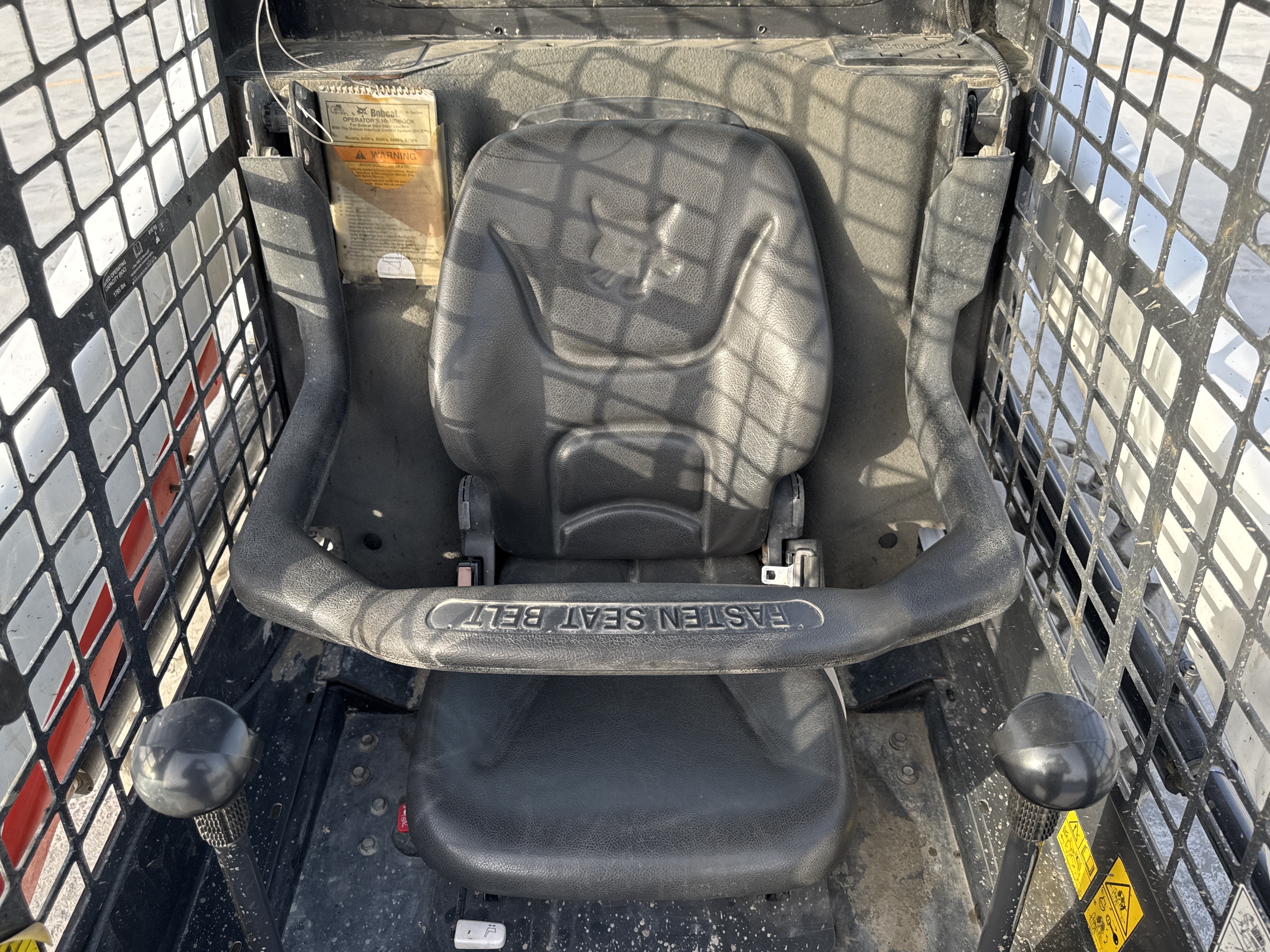 SSL-008-Bobcat-S510-skid-steer-loader-inspection-cabin-seats-armrests-2