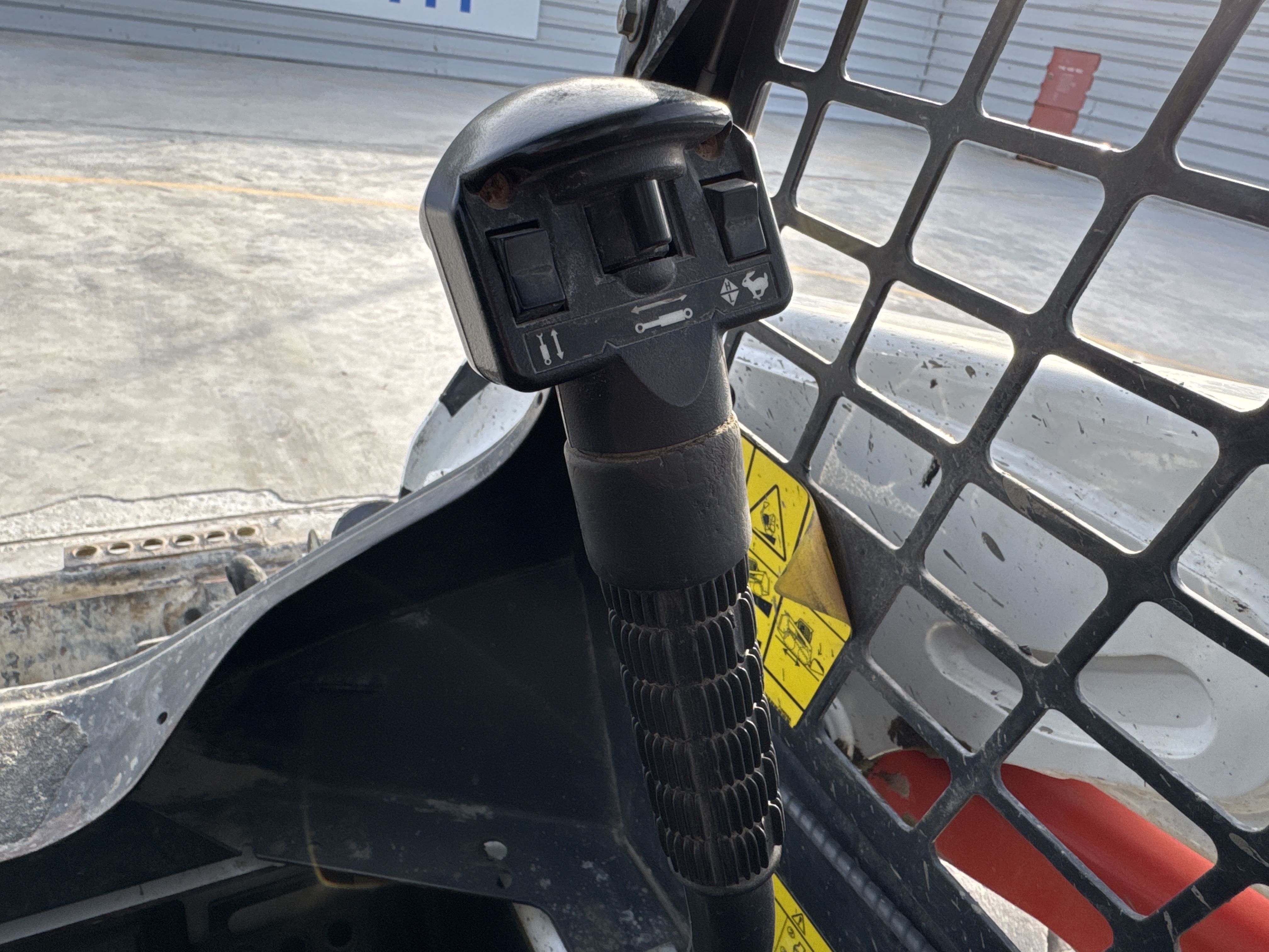 SSL-008-Bobcat-S510-skid-steer-loader-inspection-cabin-joysticks-2