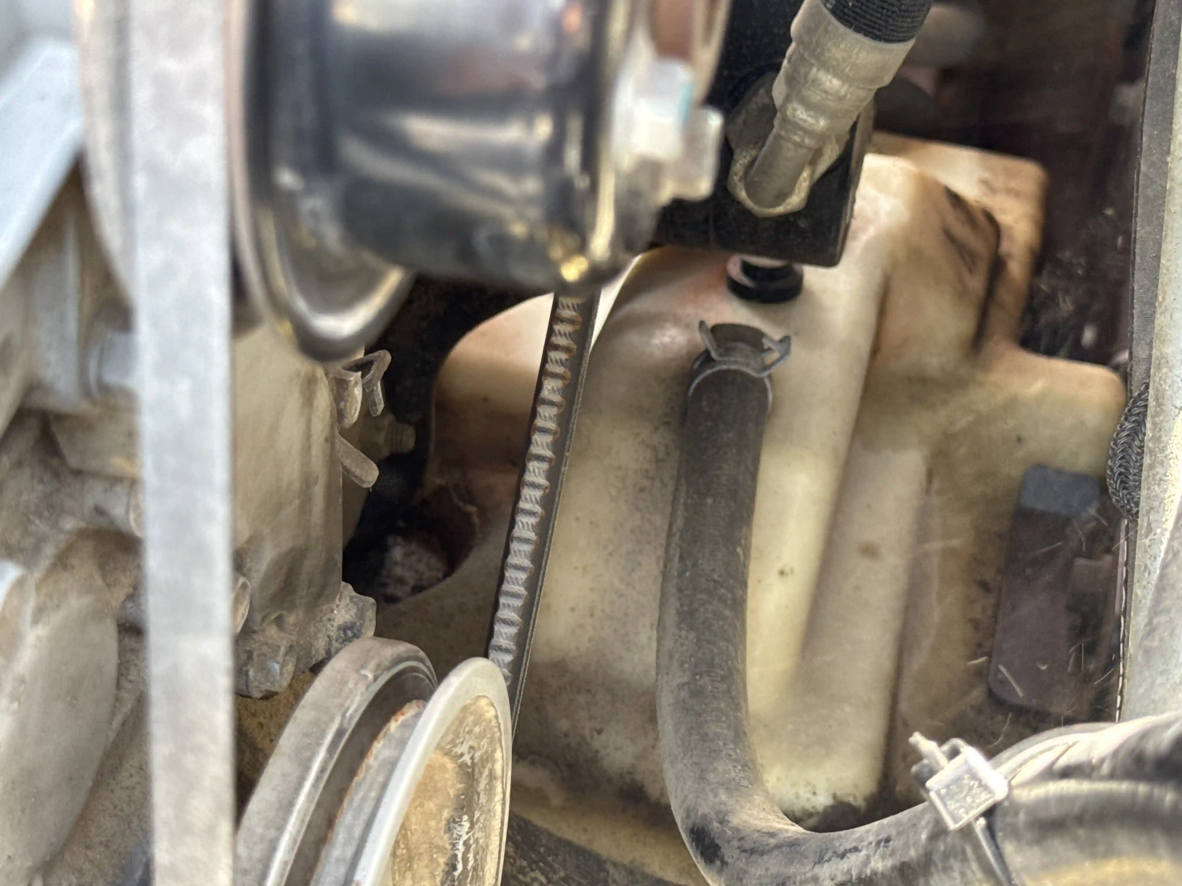 SSL-007-Bobcat-S510-skid-steer-loader-inspection-engine-belts-2