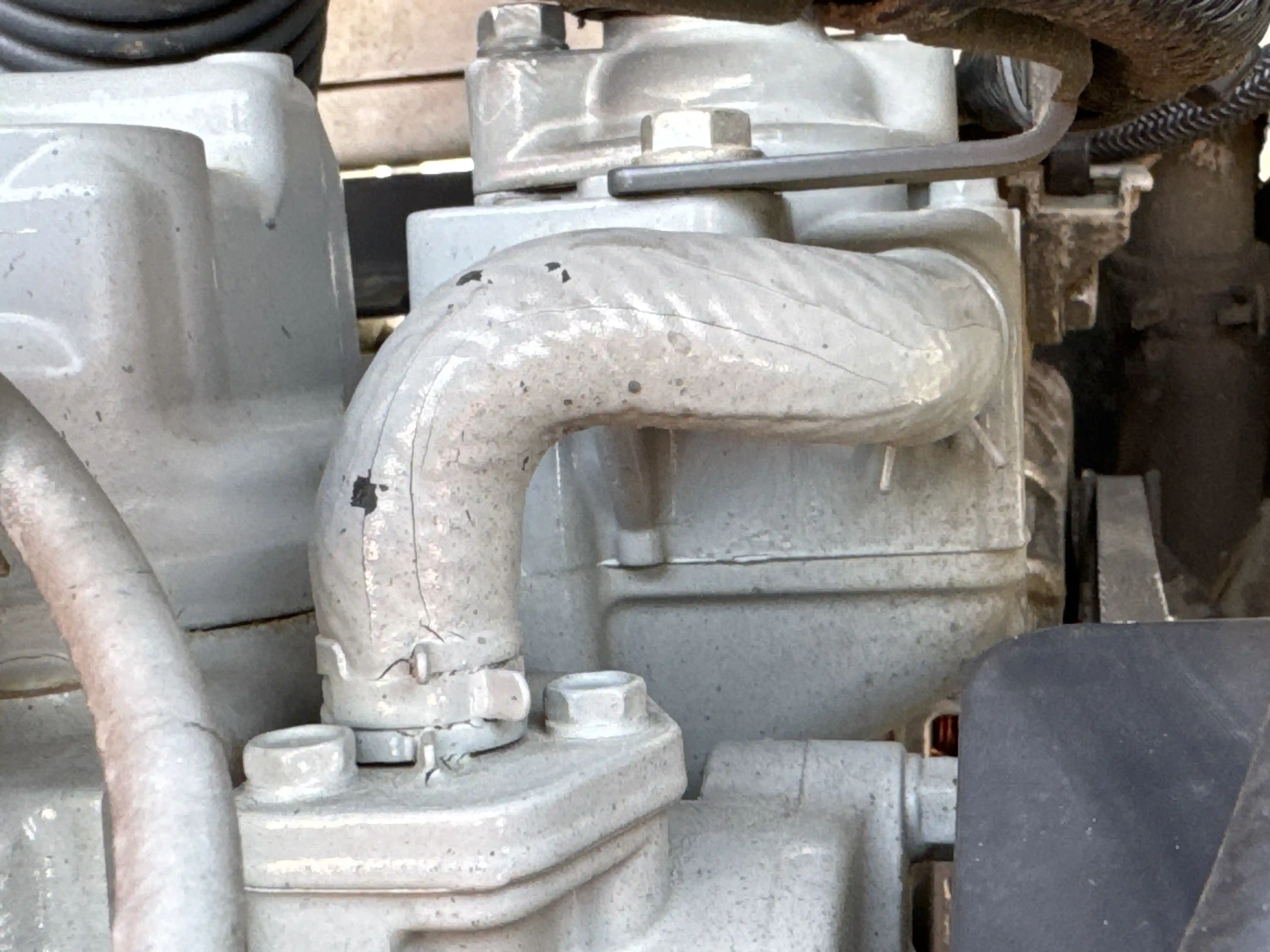 SSL-007-Bobcat-S510-skid-steer-loader-inspection-engine-hoses-1