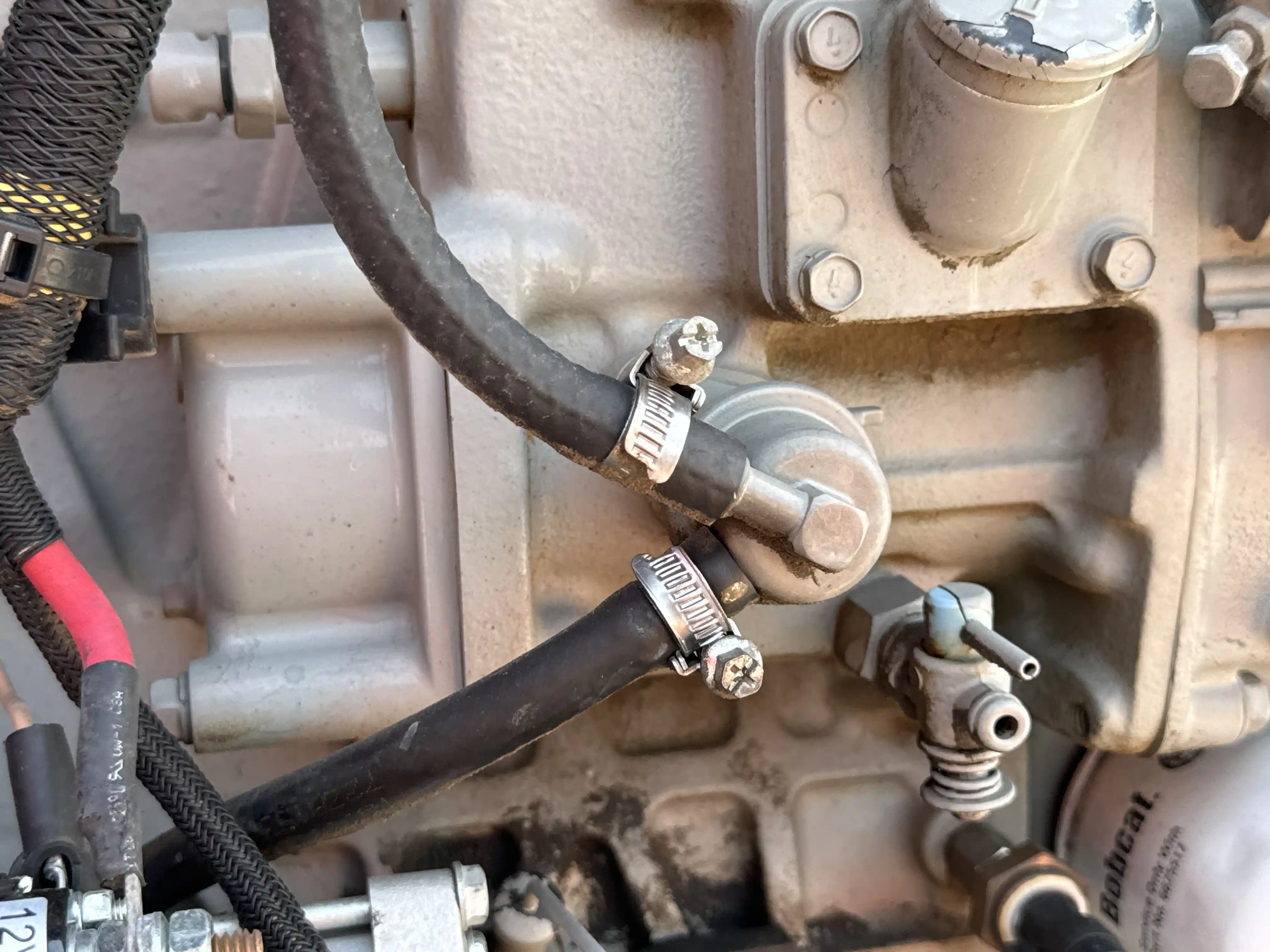 SSL-007-Bobcat-S510-skid-steer-loader-inspection-engine-hoses-3