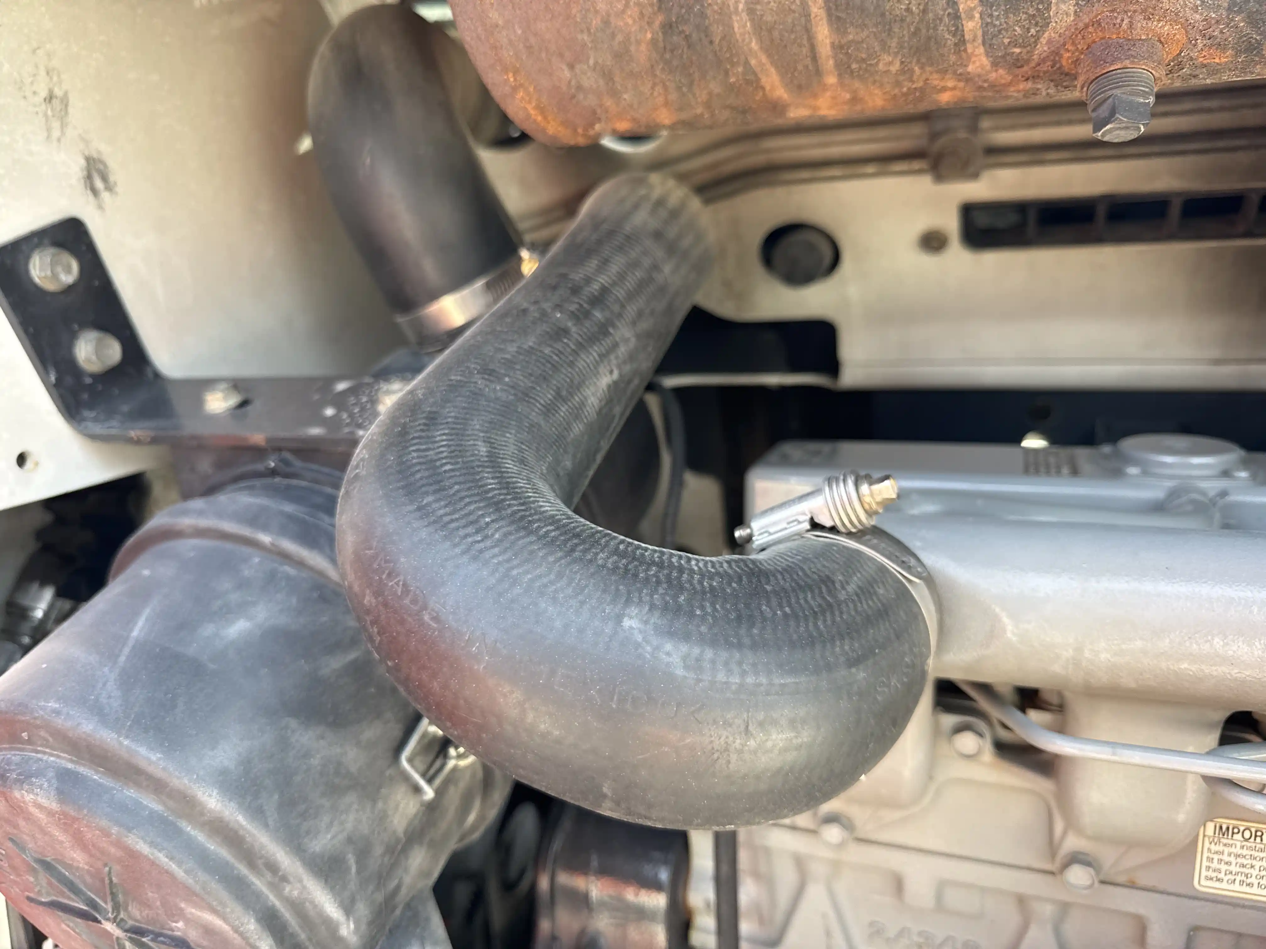 SSL-007-Bobcat-S510-skid-steer-loader-inspection-engine-hoses-4