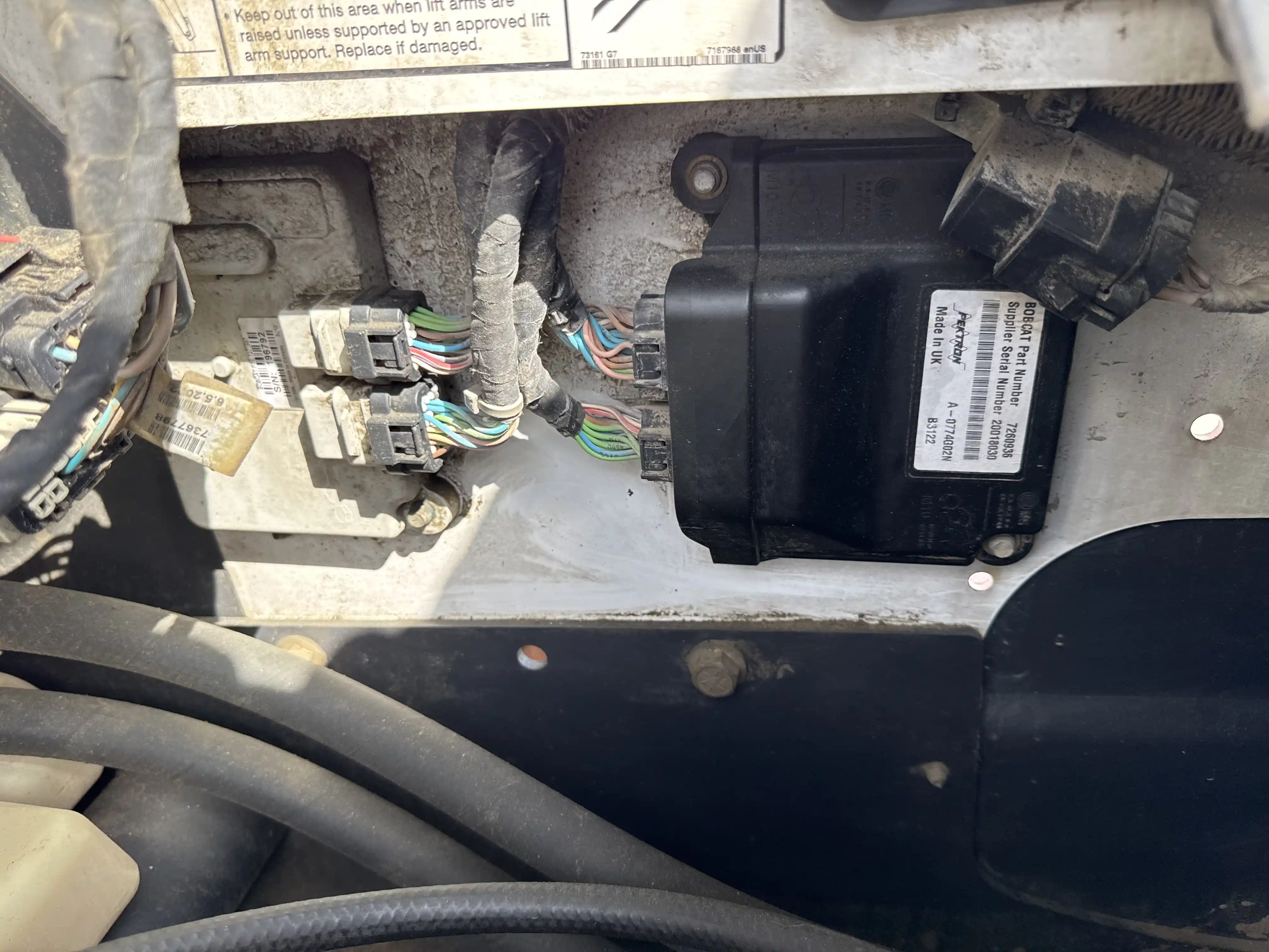 SSL-007-Bobcat-S510-skid-steer-loader-inspection-electronics-main-harness-4