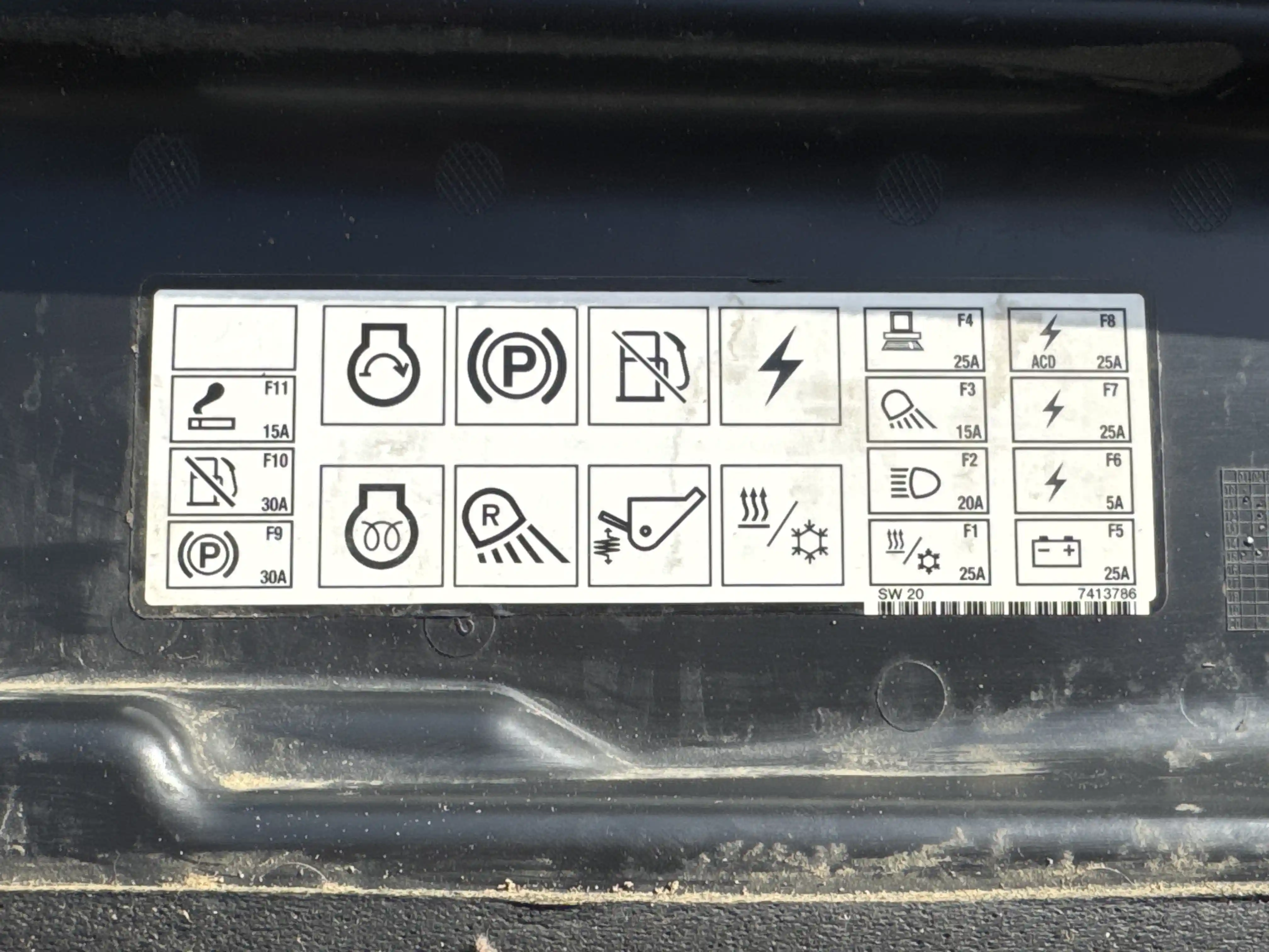 SSL-007-Bobcat-S510-skid-steer-loader-inspection-electronics-fuse-box-1