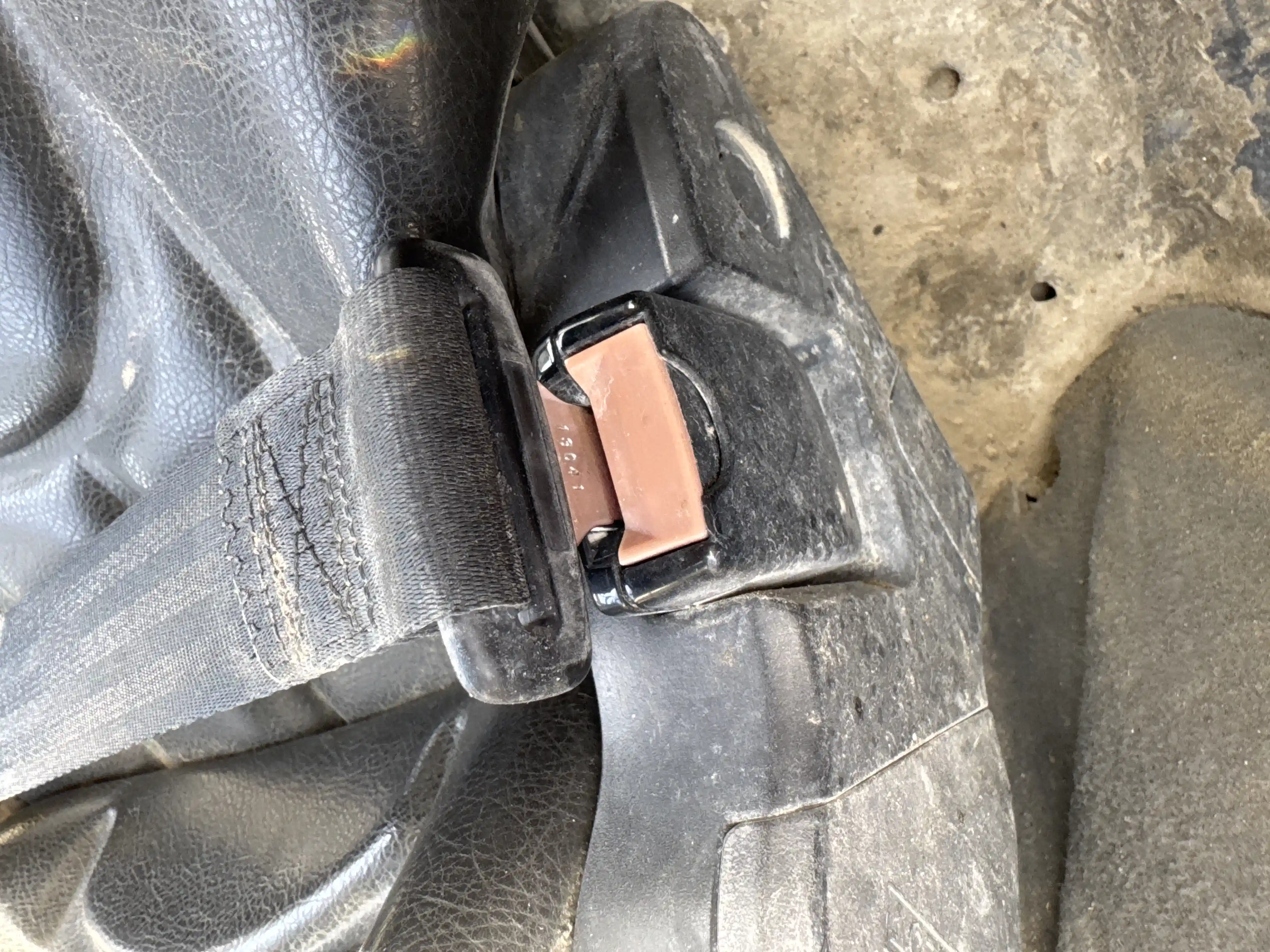 SSL-007-Bobcat-S510-skid-steer-loader-inspection-safety-seat-belts-2