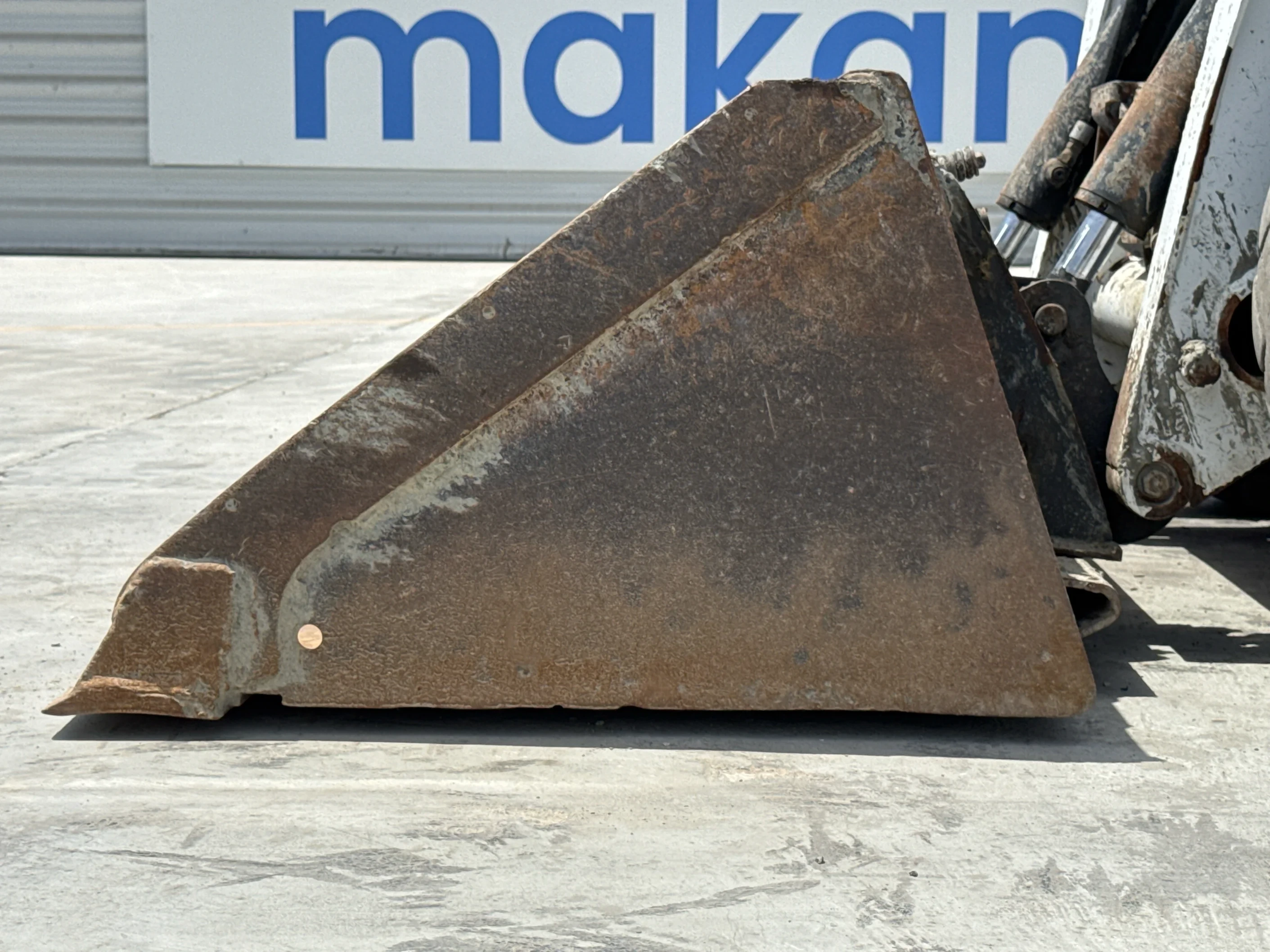 SSL-007-Bobcat-S510-skid-steer-loader-inspection-attachments-loader-bucket-condition-2