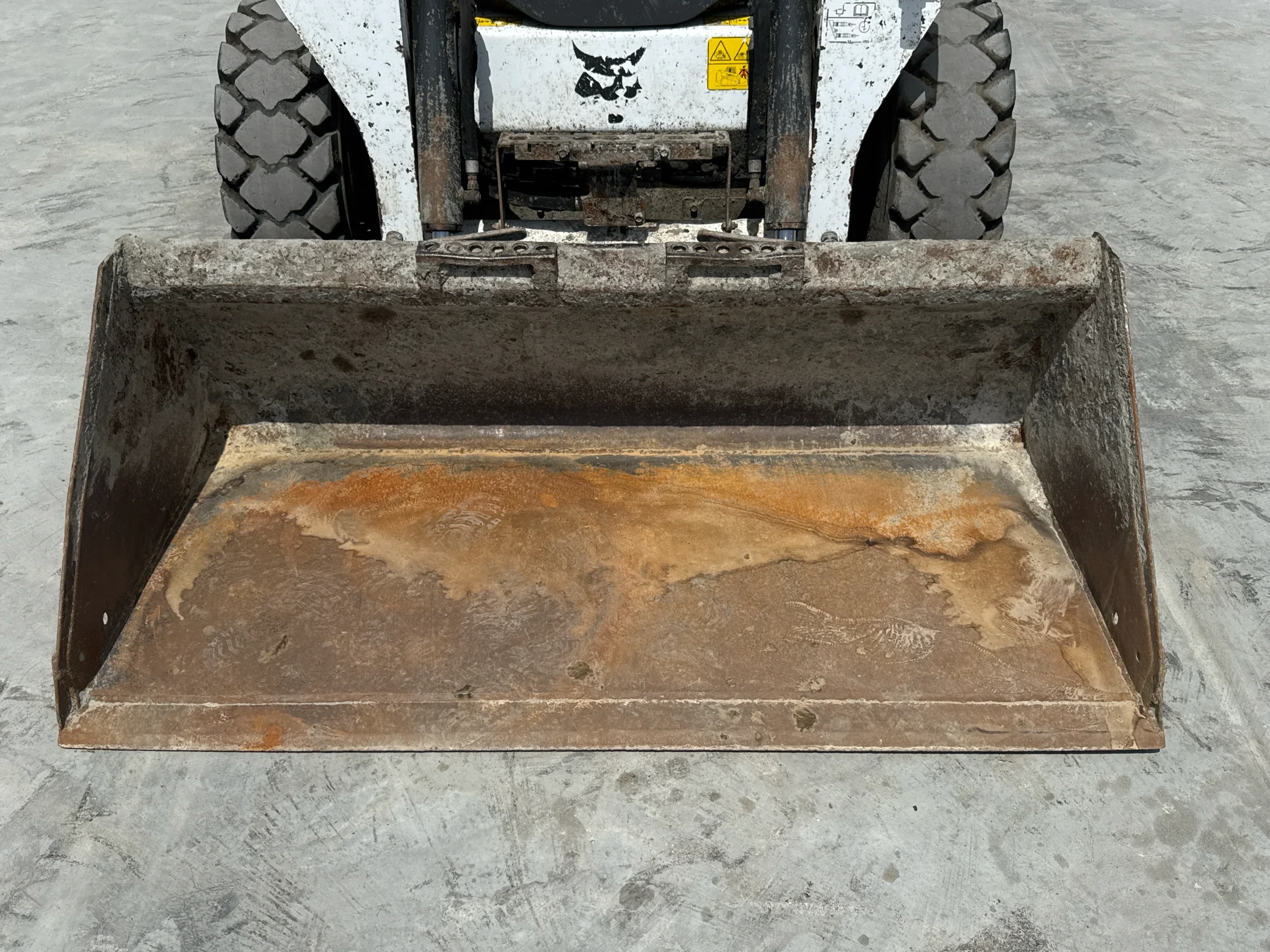 SSL-007-Bobcat-S510-skid-steer-loader-inspection-attachments-loader-bucket-condition-3