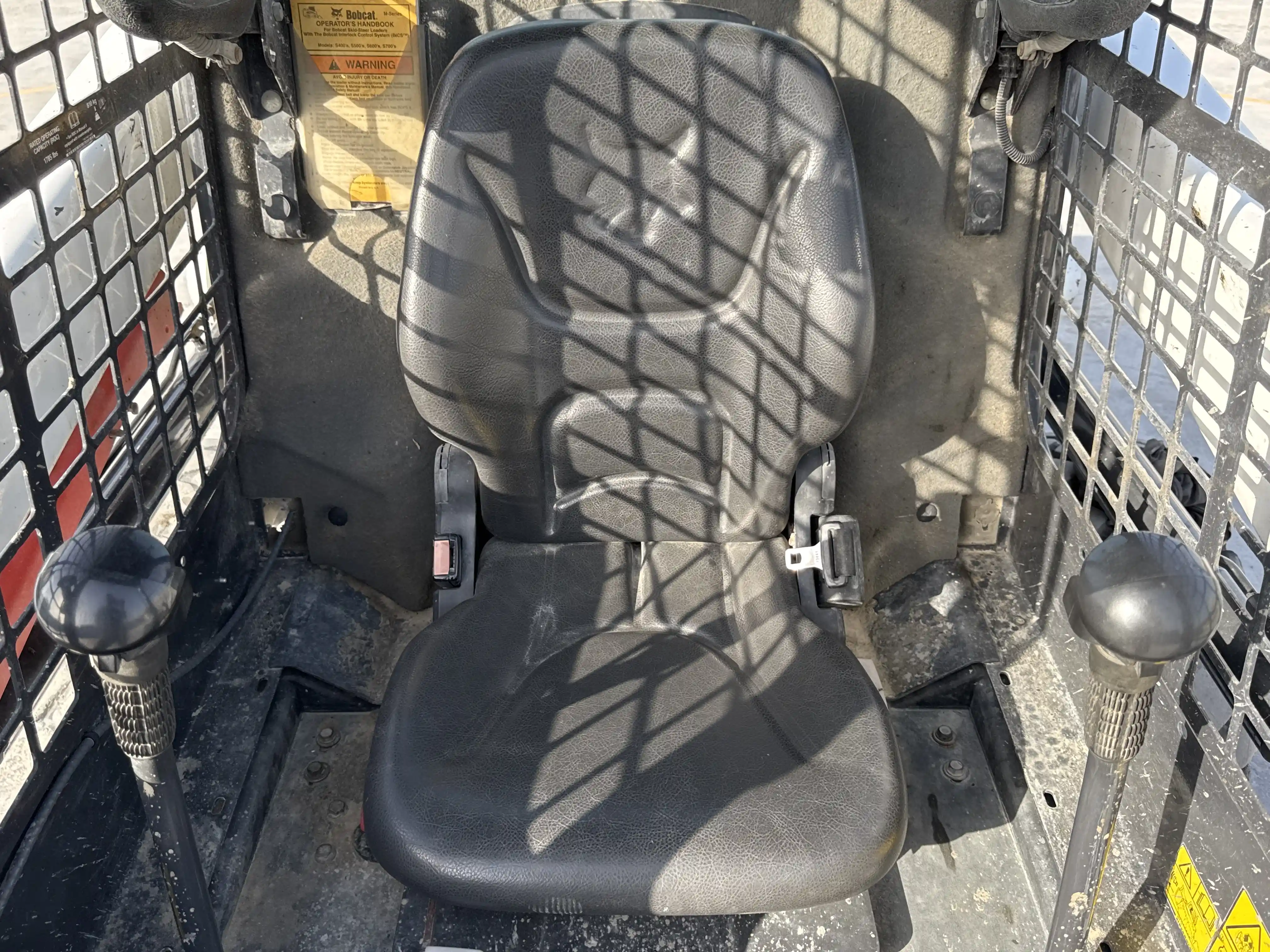 SSL-007-Bobcat-S510-skid-steer-loader-inspection-cabin-seats-armrests-1