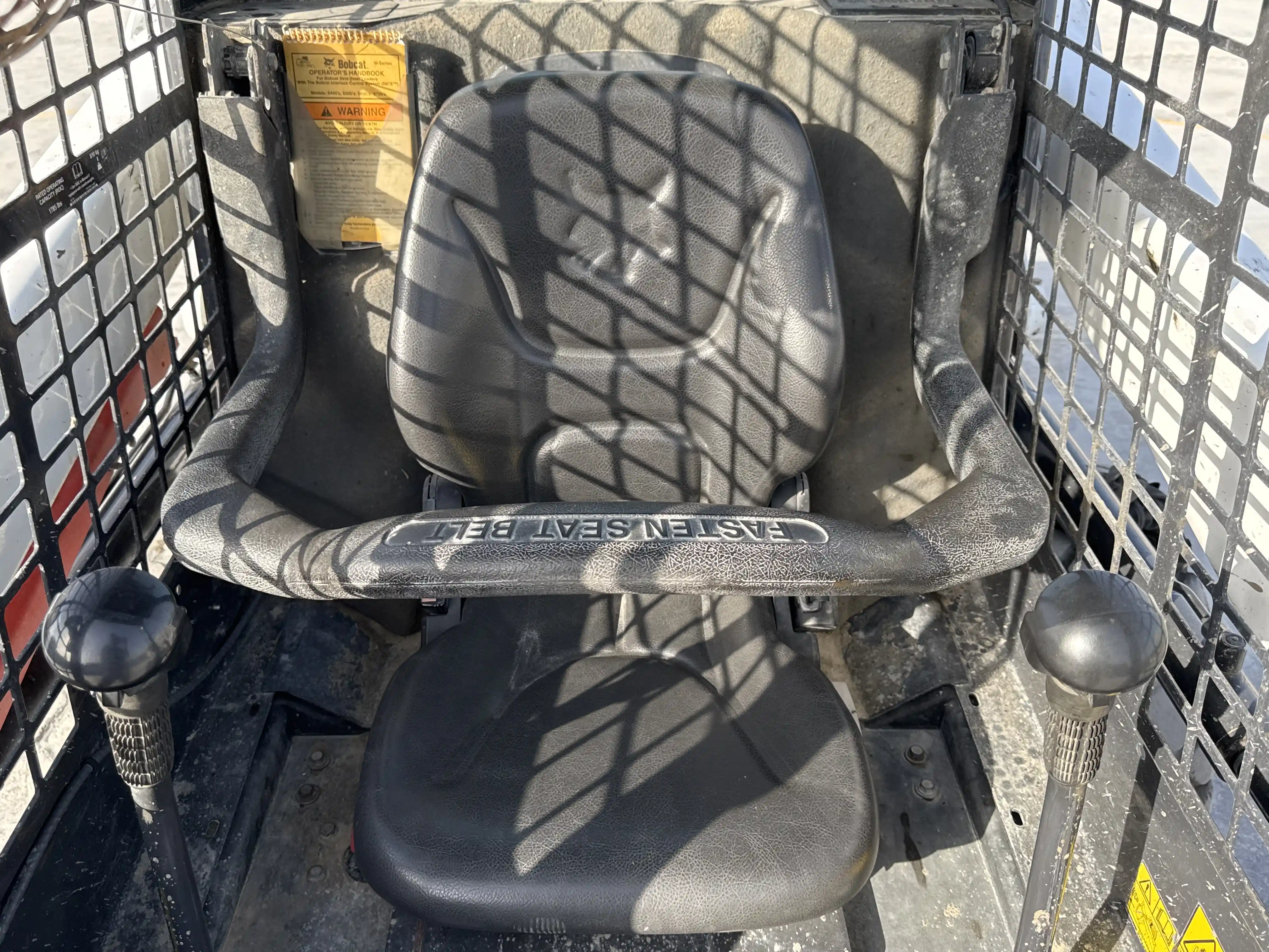 SSL-007-Bobcat-S510-skid-steer-loader-inspection-cabin-seats-armrests-2