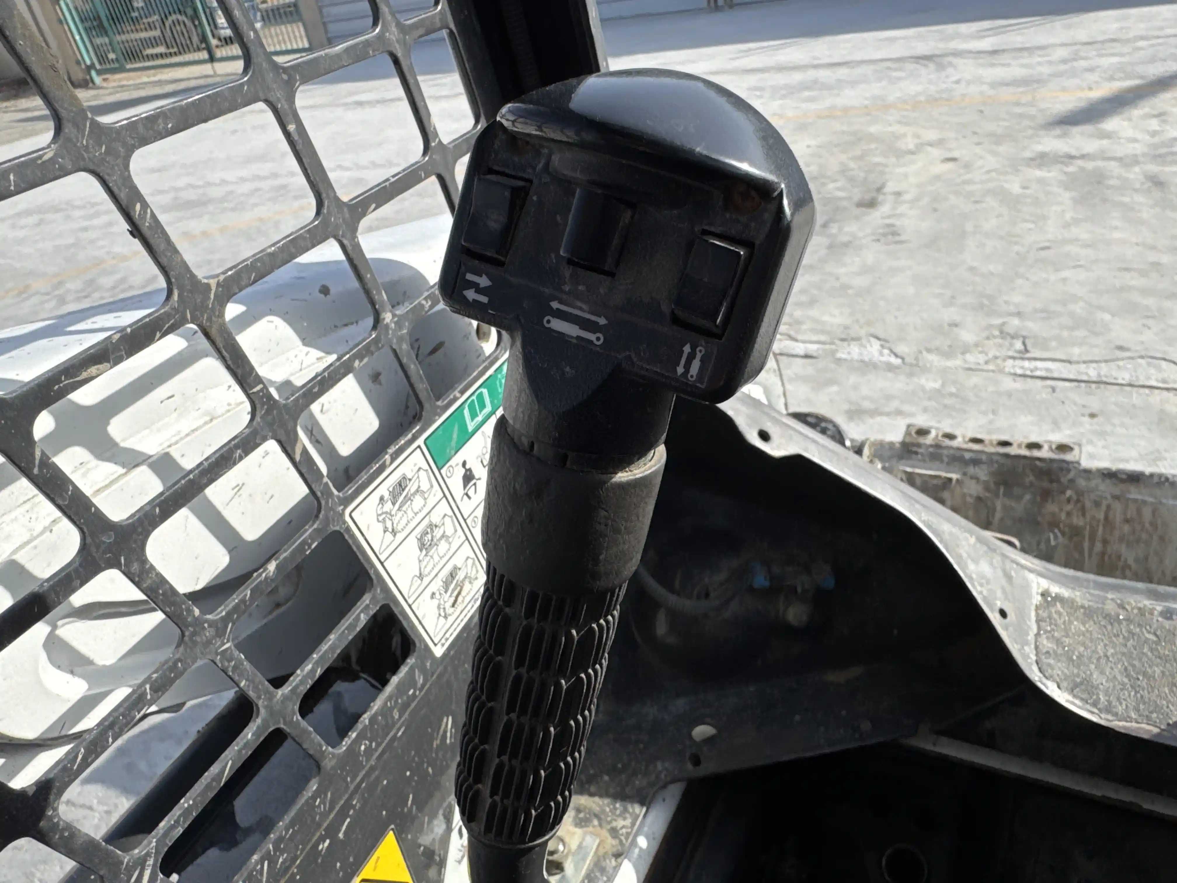 SSL-007-Bobcat-S510-skid-steer-loader-inspection-cabin-joysticks-2