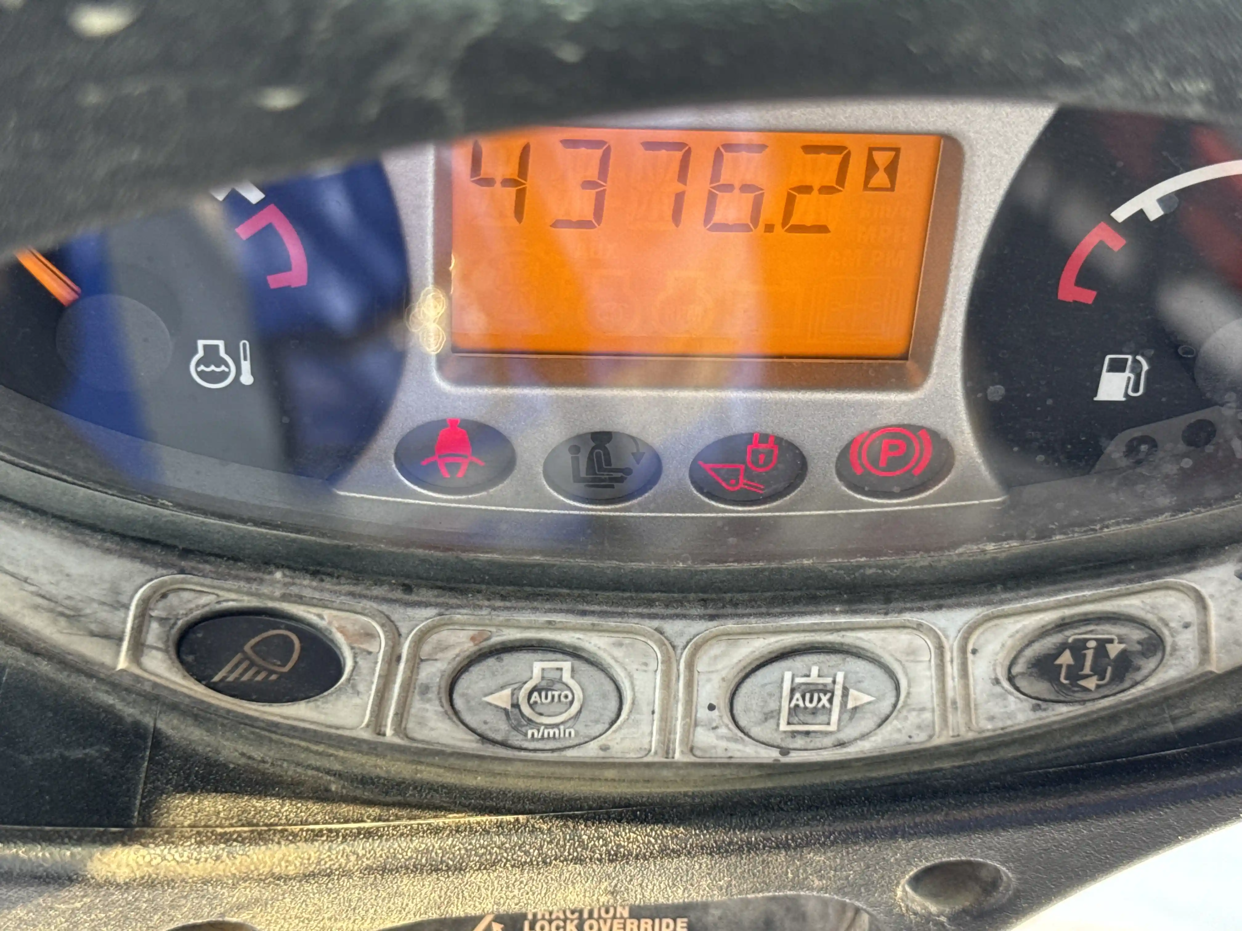 SSL-007-Bobcat-S510-skid-steer-loader-inspection-cabin-instrument-cluster-1
