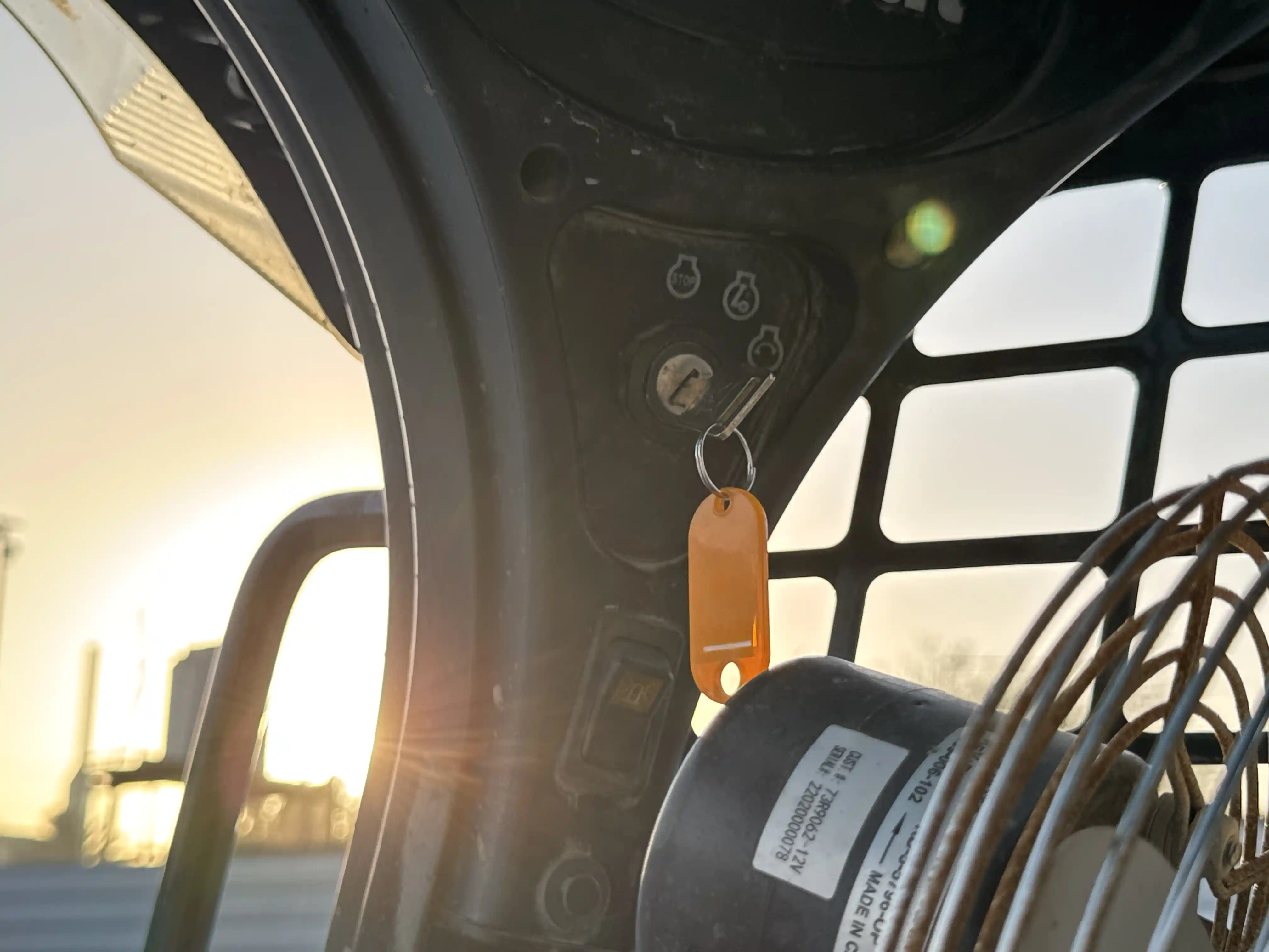 SSL-007-Bobcat-S510-skid-steer-loader-inspection-cabin-electronic-instrument-board-2