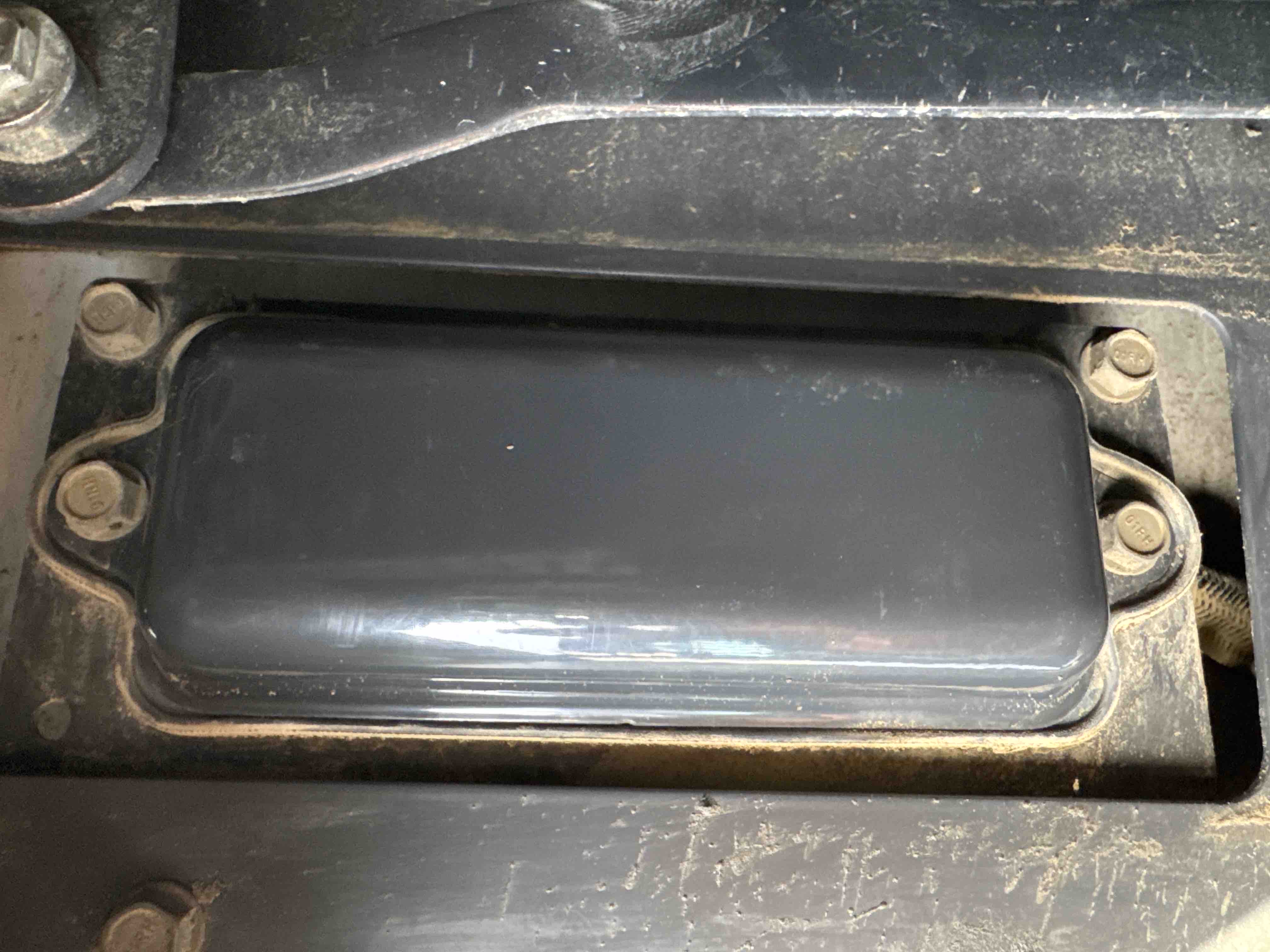 SSL-008-Bobcat-S510-skid-steer-loader-inspection-electronics-fuse-box-1