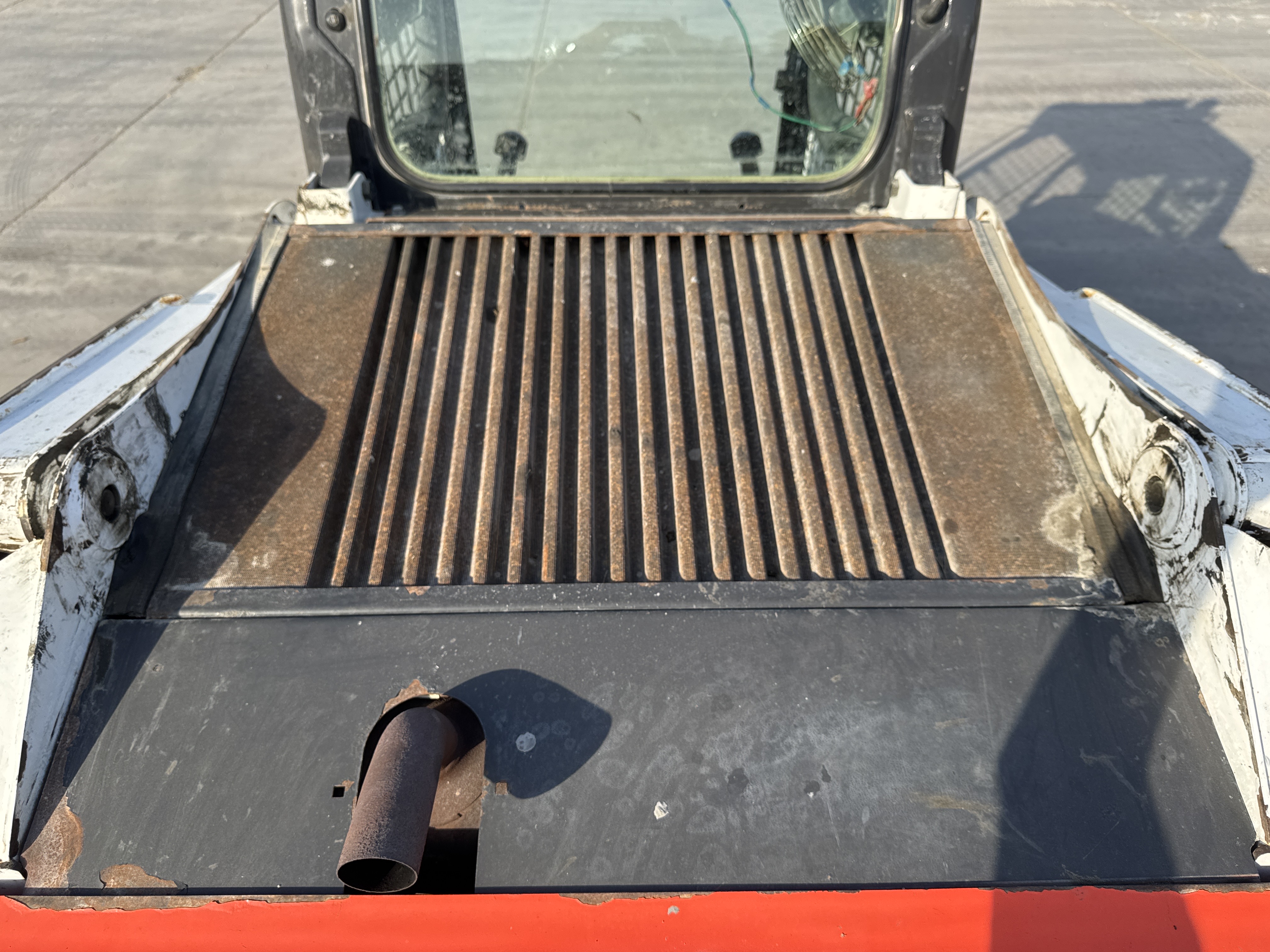 SSL-009-Bobcat-S510-skid-steer-loader-inspection-structure-sheet-metal-fiberglass-1