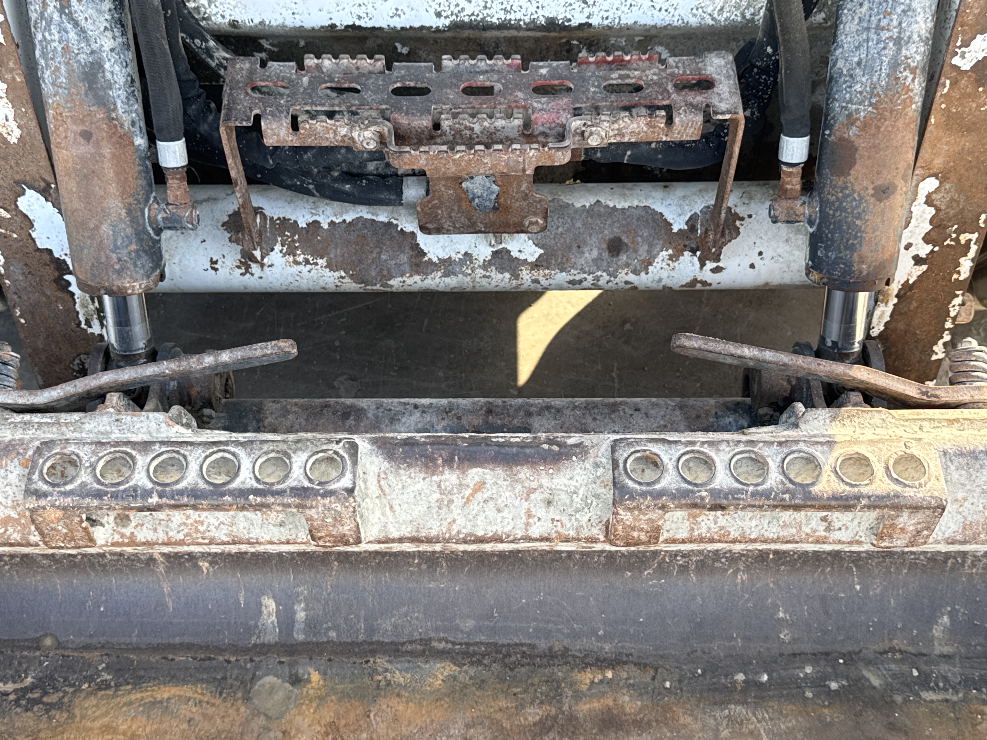 SSL-009-Bobcat-S510-skid-steer-loader-inspection-structure-steps-ladders-1