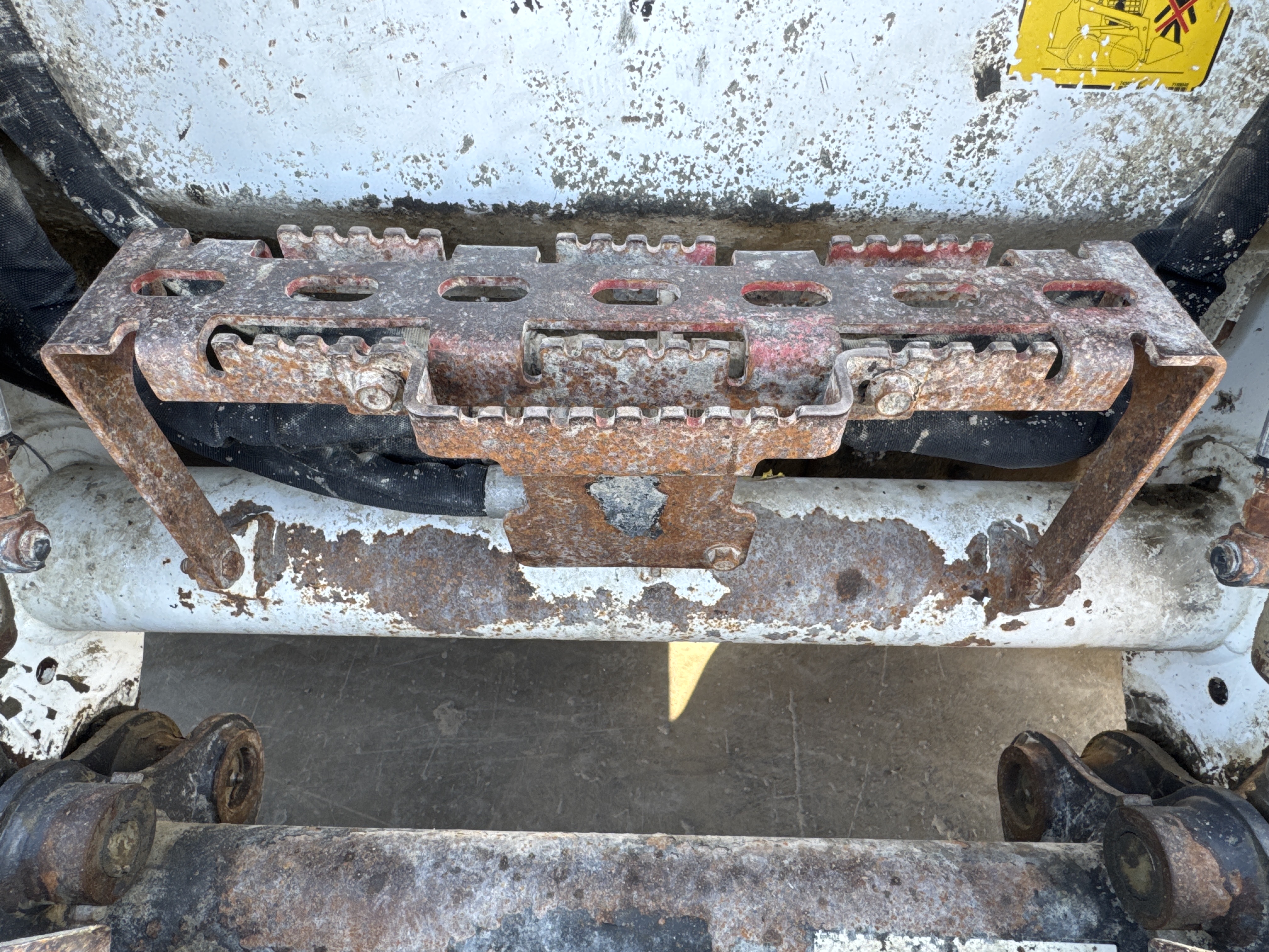SSL-009-Bobcat-S510-skid-steer-loader-inspection-structure-steps-ladders-2
