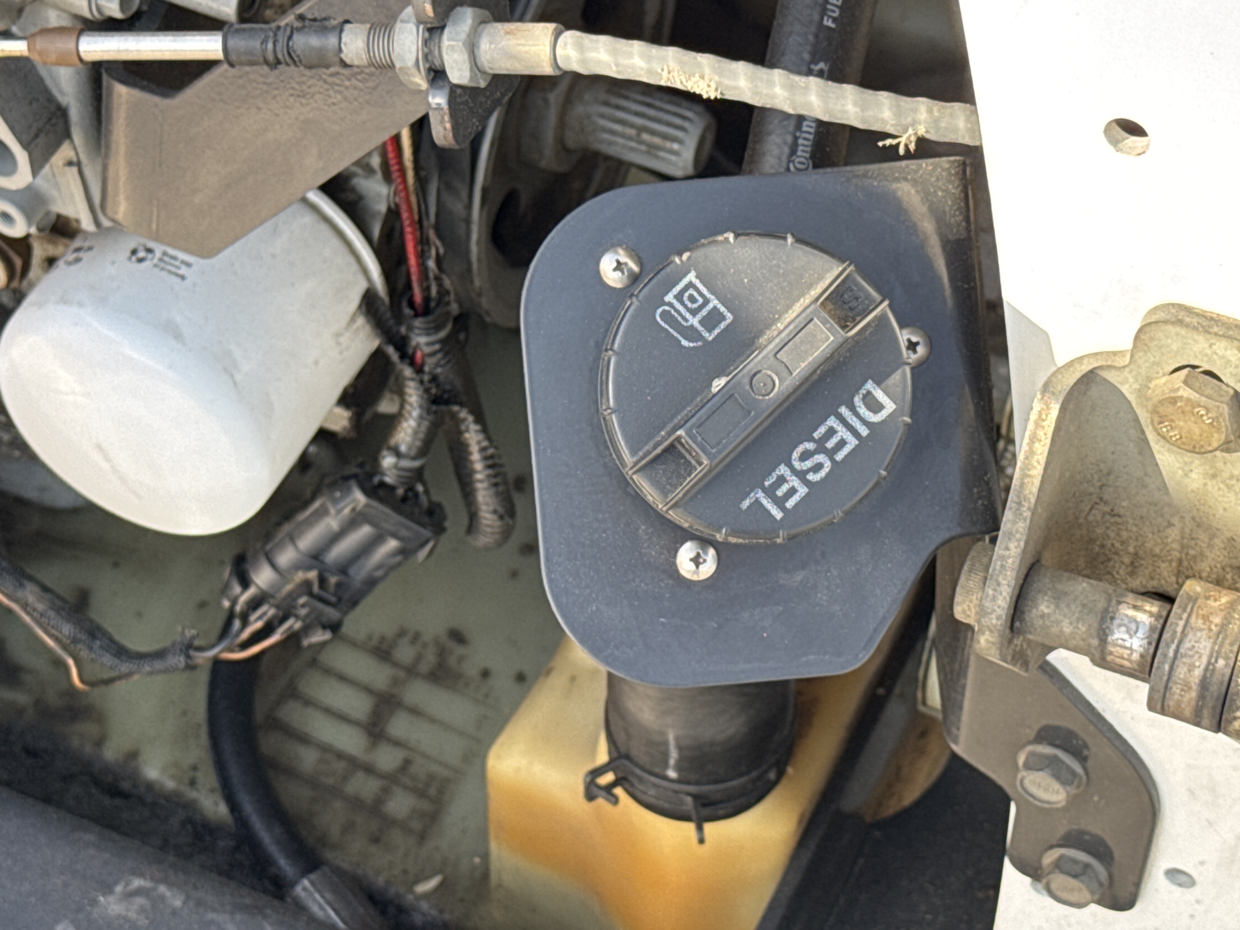 SSL-009-Bobcat-S510-skid-steer-loader-inspection-engine-fuel-tank-1