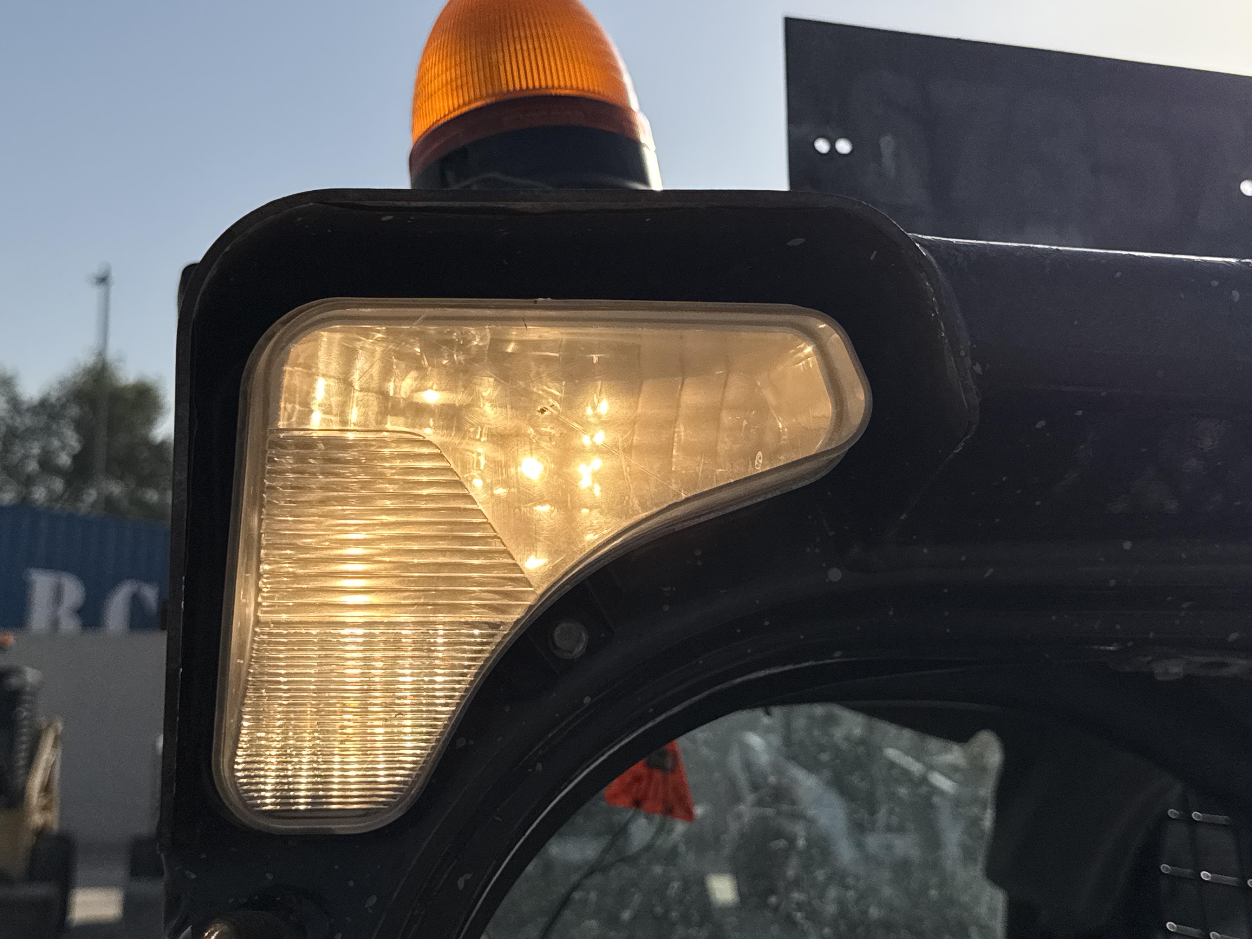 SSL-009-Bobcat-S510-skid-steer-loader-inspection-electronics-lights-and-signals-2