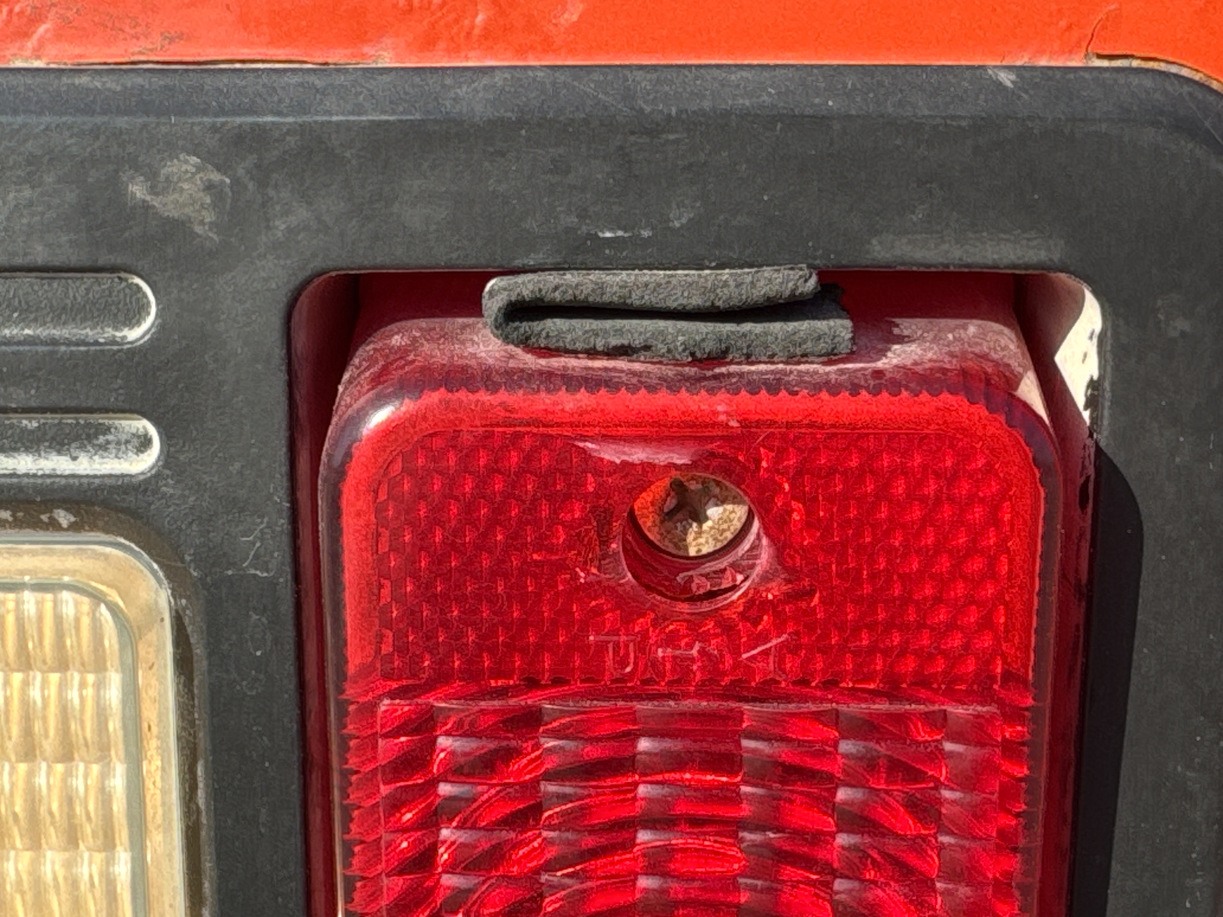 SSL-009-Bobcat-S510-skid-steer-loader-inspection-electronics-lights-and-signals-5