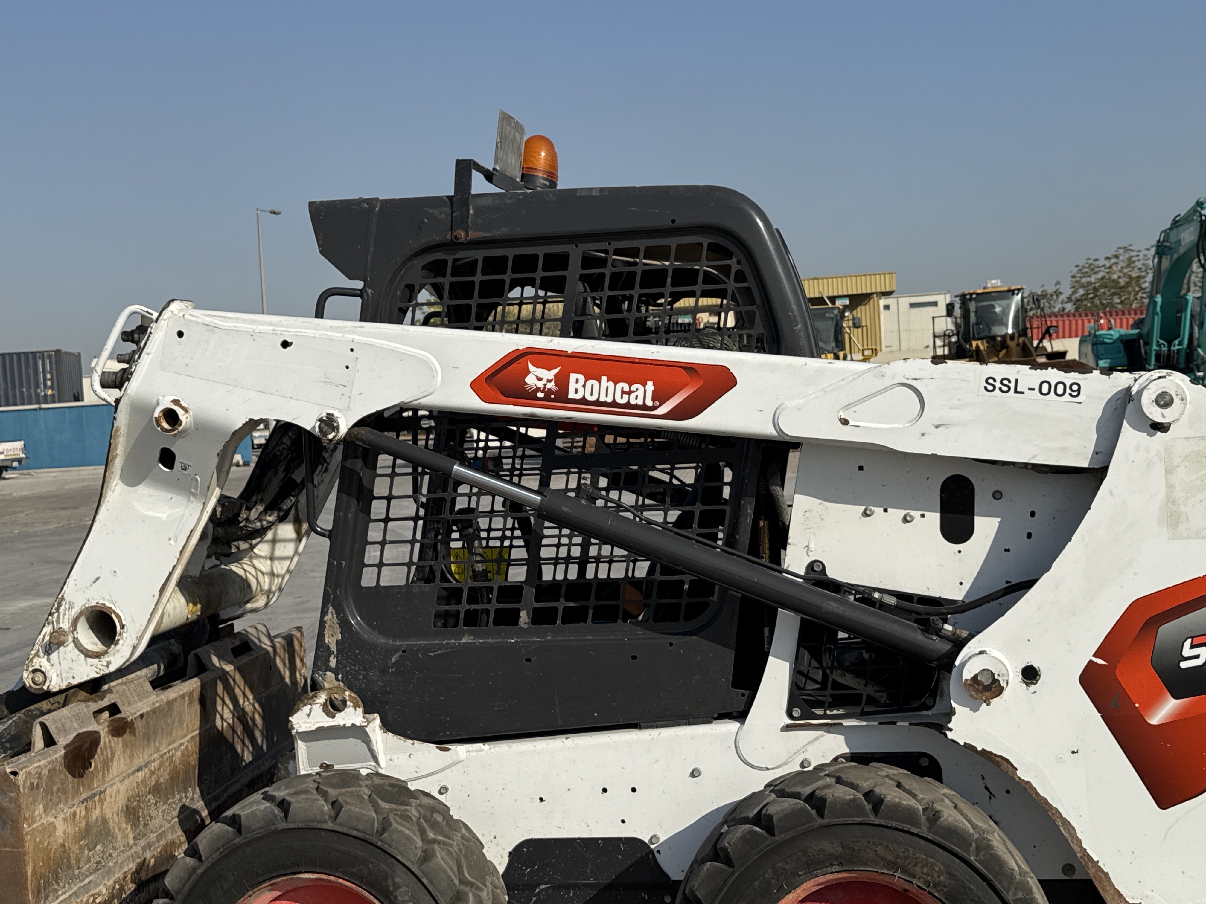 SSL-009-Bobcat-S510-skid-steer-loader-inspection-hydraulics-lift-arm-1