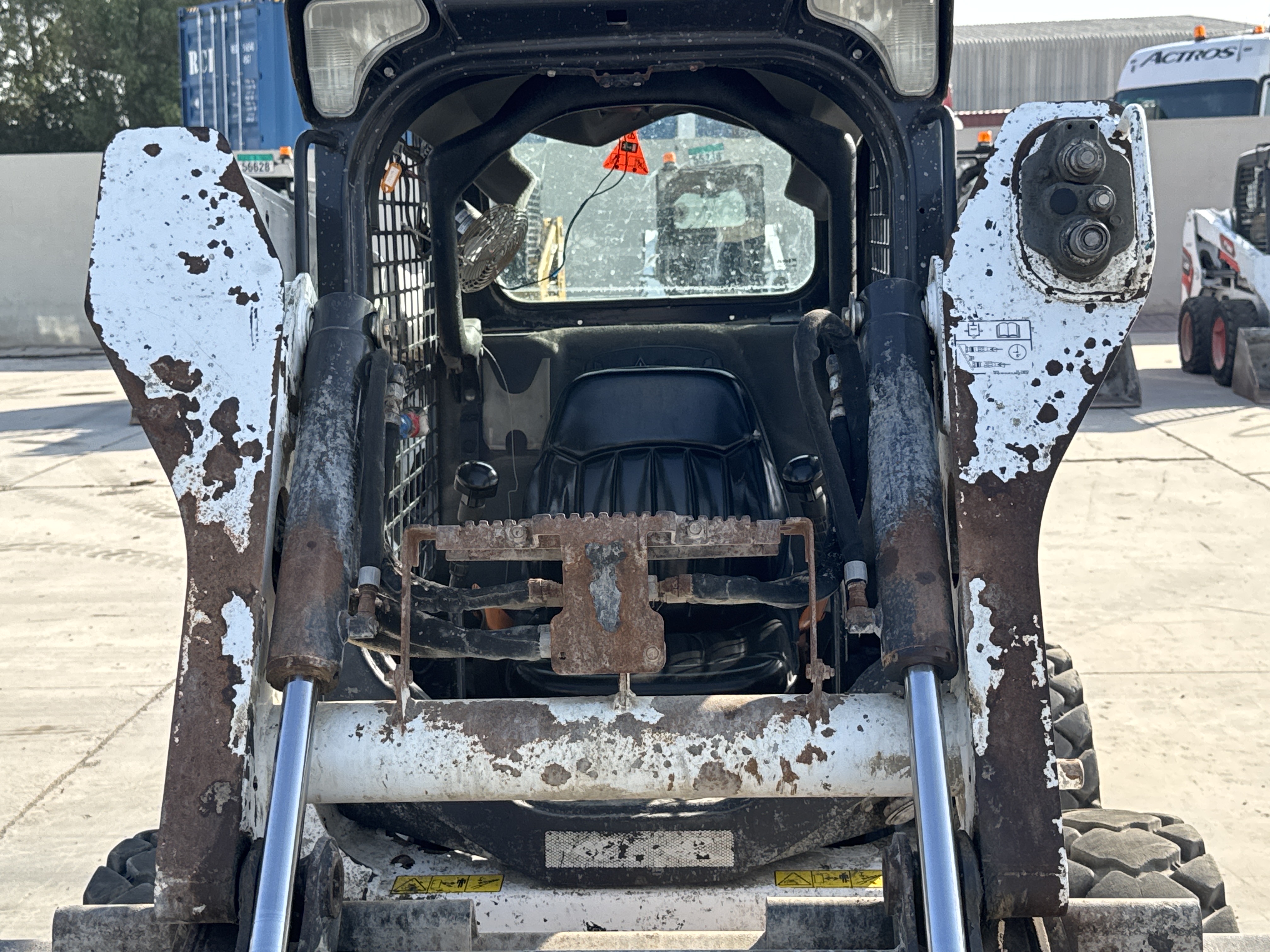 SSL-009-Bobcat-S510-skid-steer-loader-inspection-hydraulics-lift-arm-2
