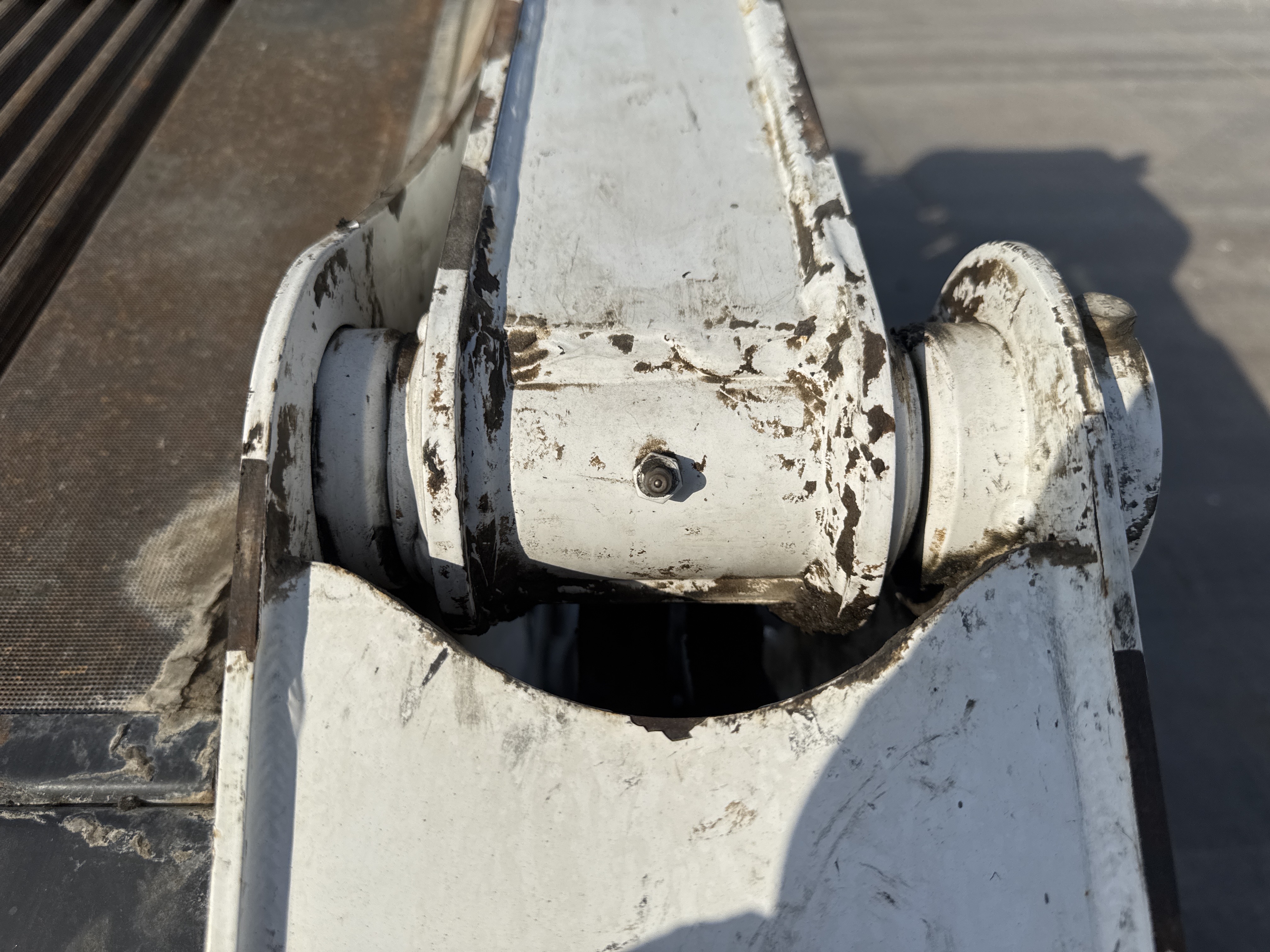 SSL-009-Bobcat-S510-skid-steer-loader-inspection-chassis-lift-arm-base-pin-and-bushings-3