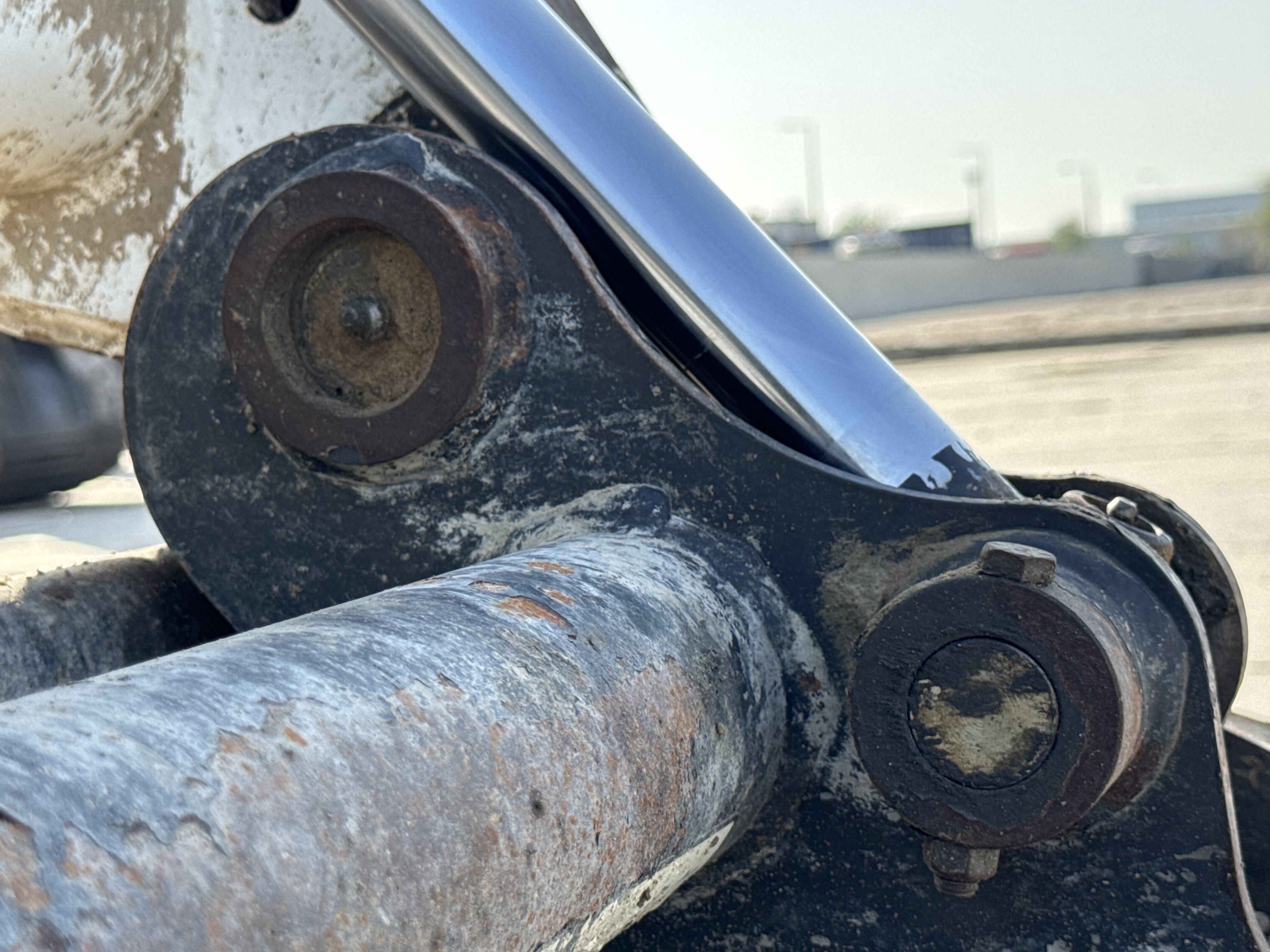 SSL-009-Bobcat-S510-skid-steer-loader-inspection-chassis-pins-and-bushings-lift-arm-to-bucket-2