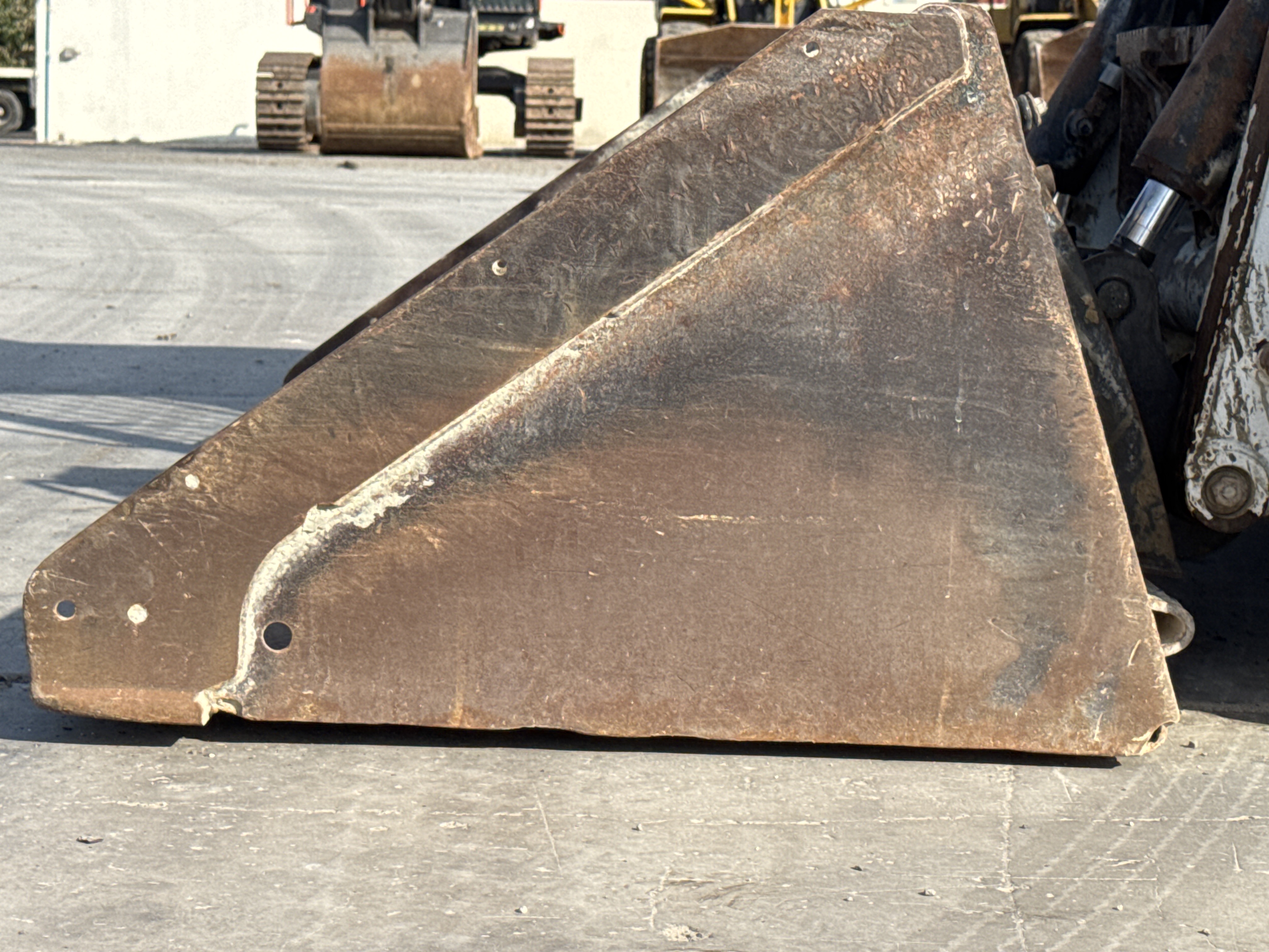 SSL-009-Bobcat-S510-skid-steer-loader-inspection-attachments-loader-bucket-condition-2