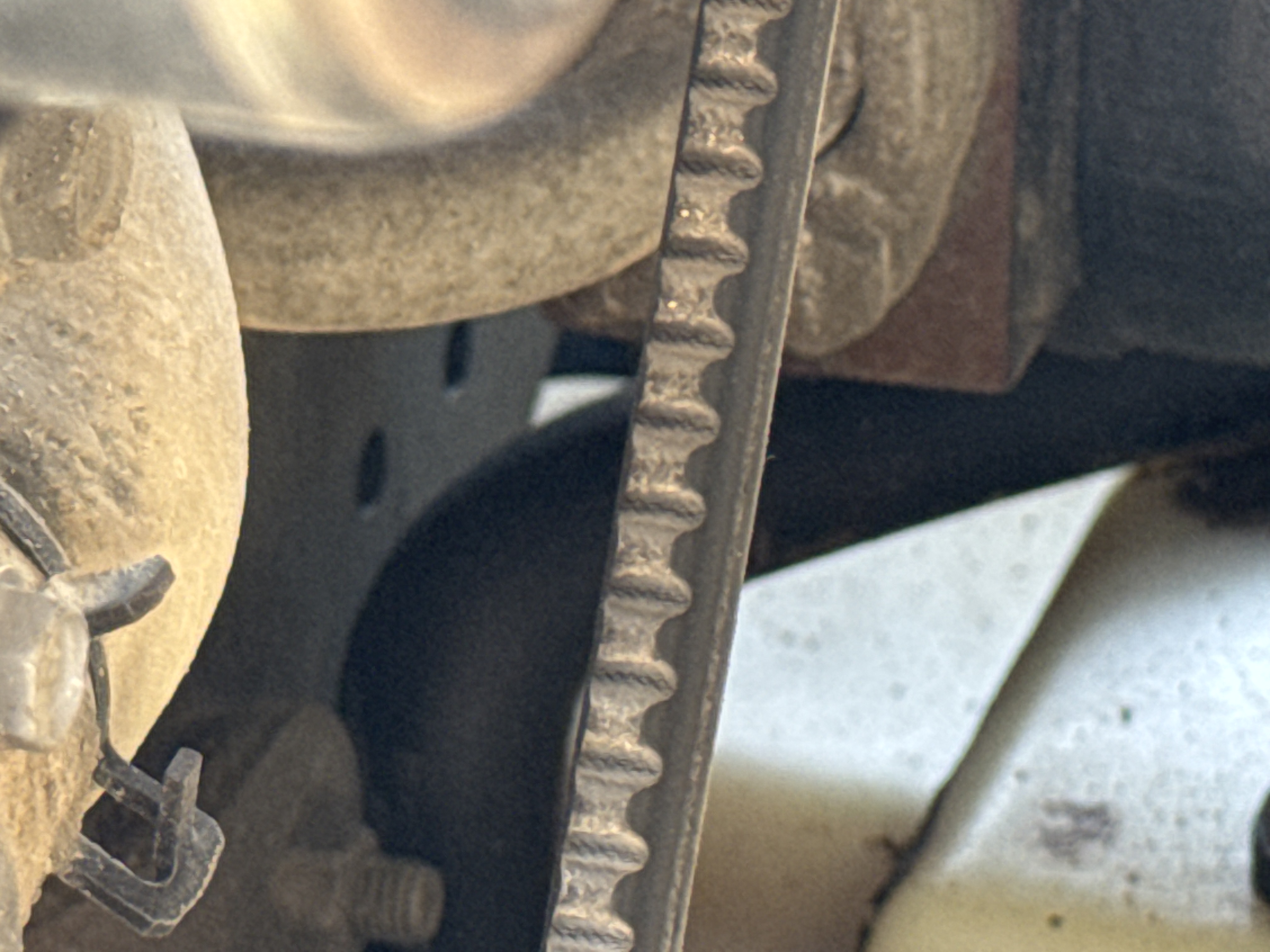 SSL-009-Bobcat-S510-skid-steer-loader-inspection-engine-belts-2