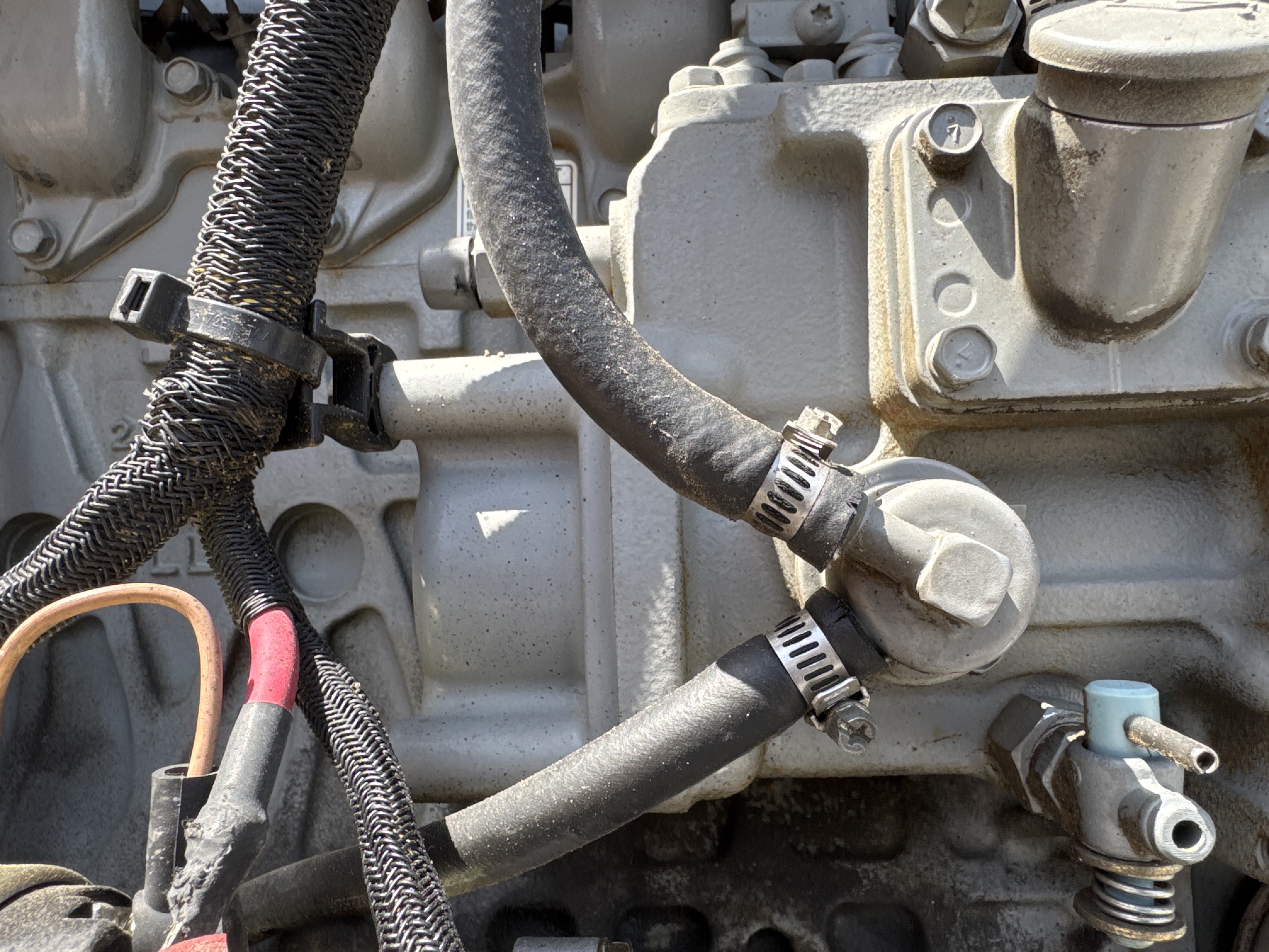 SSL-009-Bobcat-S510-skid-steer-loader-inspection-engine-hoses-3
