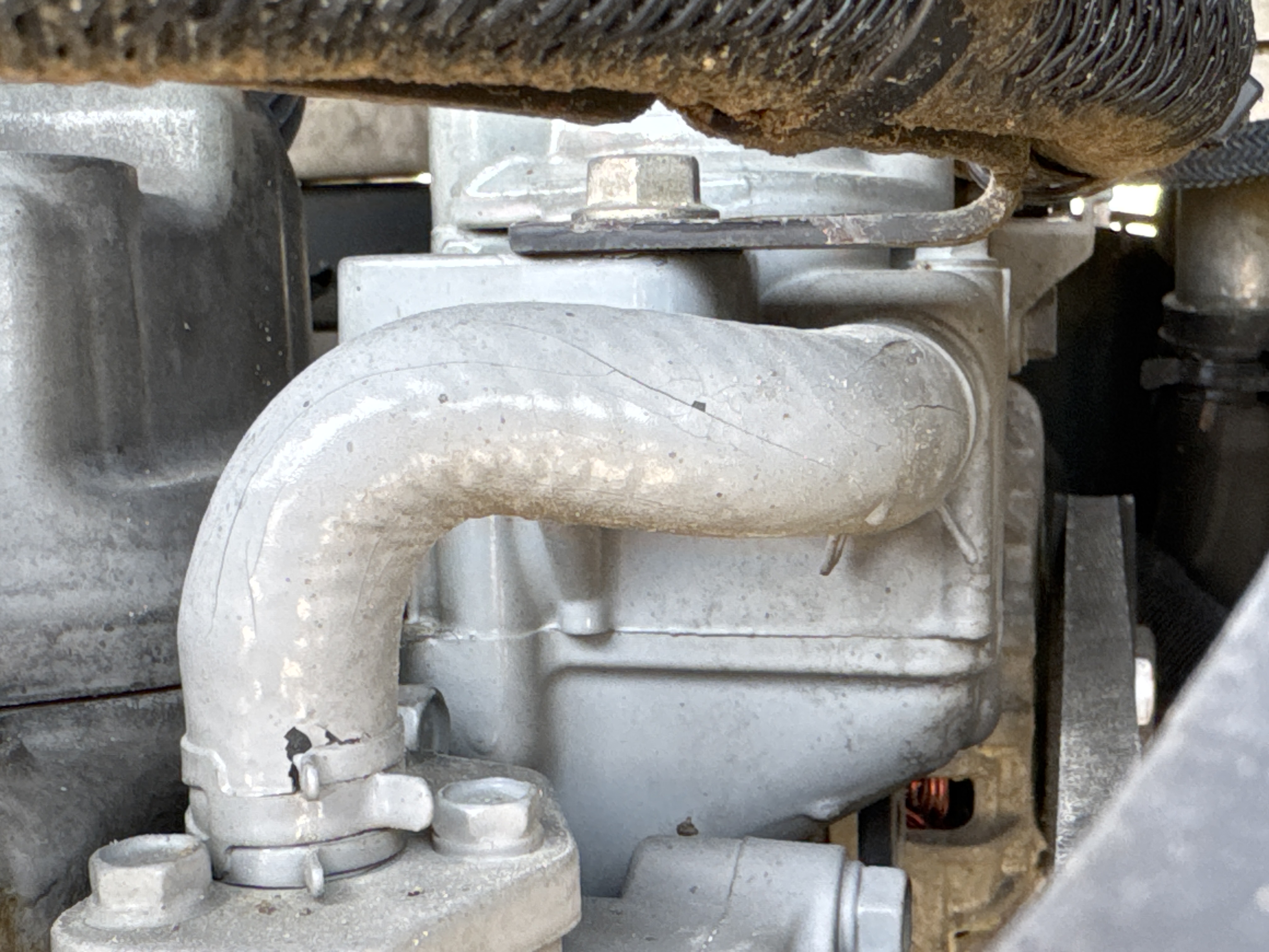 SSL-009-Bobcat-S510-skid-steer-loader-inspection-engine-hoses-4