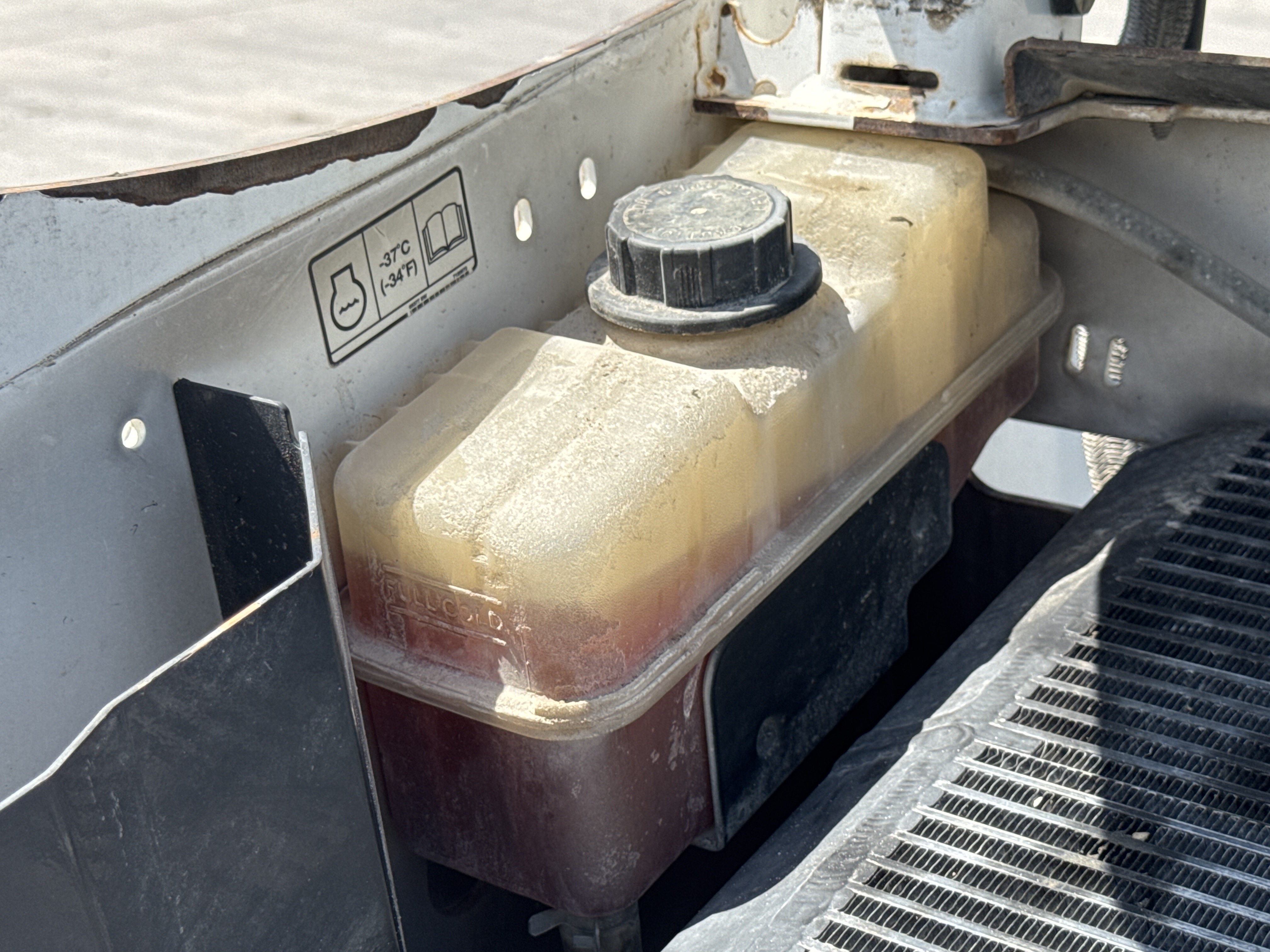 SSL-009-Bobcat-S510-skid-steer-loader-inspection-engine-radiator-oil-cooler-and-air-cooler-2