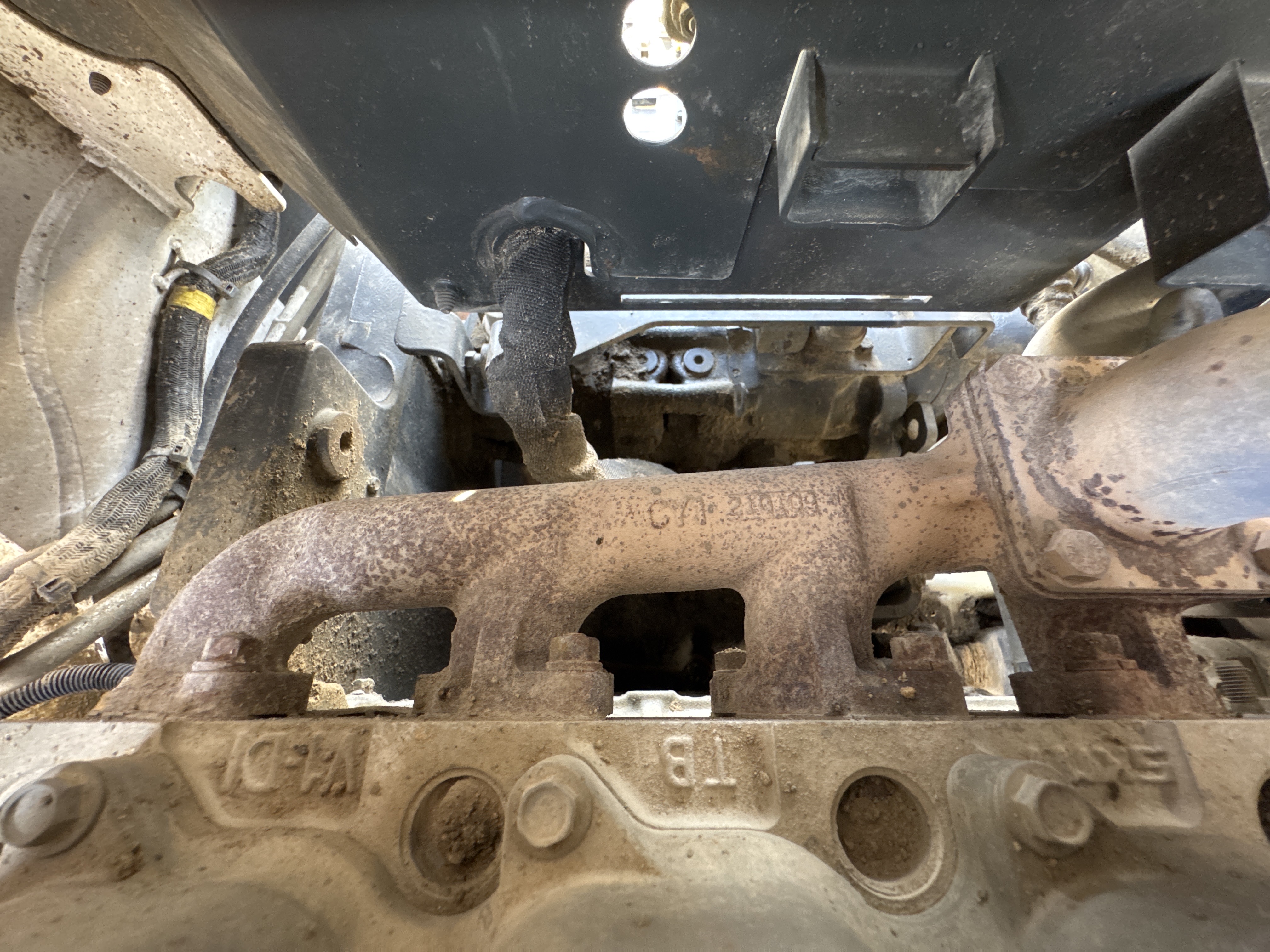 SSL-009-Bobcat-S510-skid-steer-loader-inspection-engine-exhaust-system-3