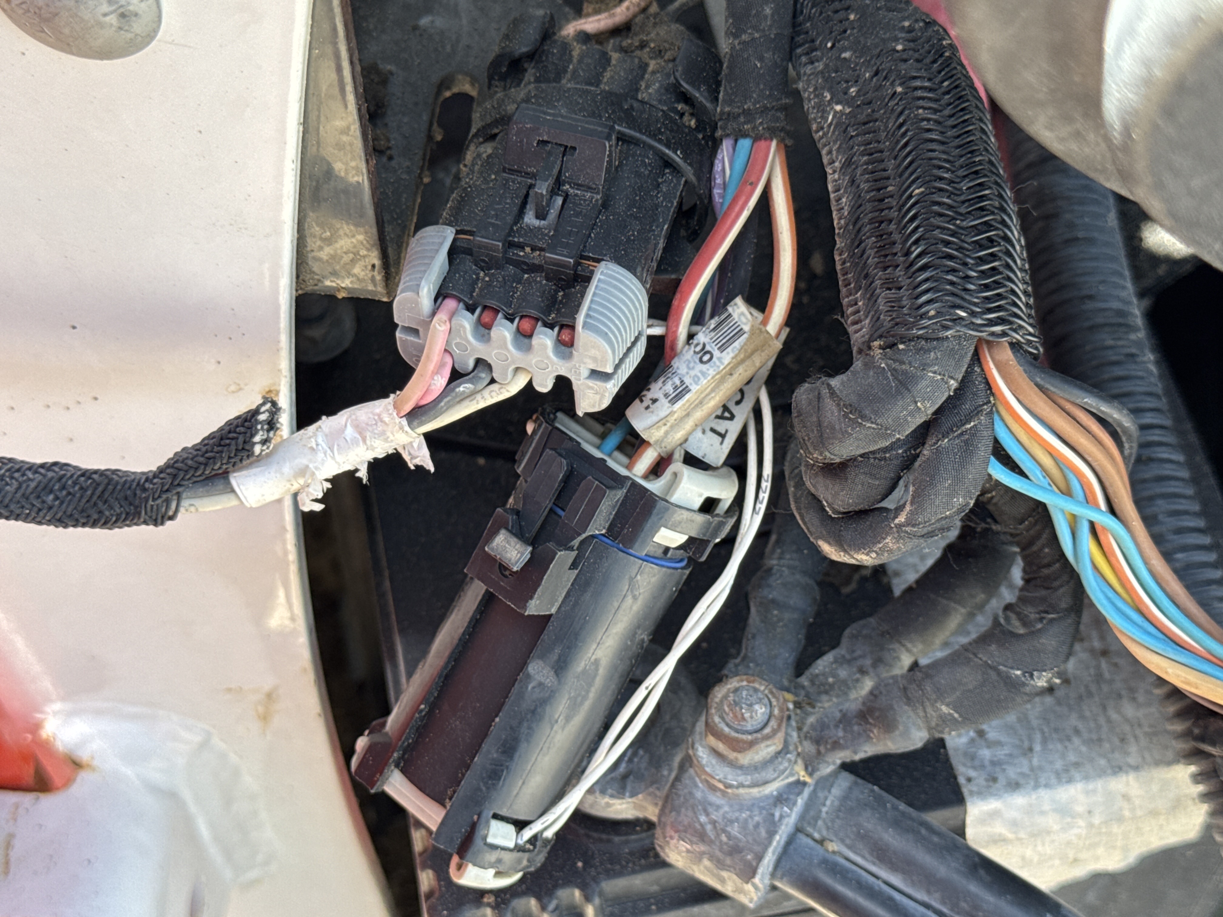 SSL-009-Bobcat-S510-skid-steer-loader-inspection-electronics-main-harness-4