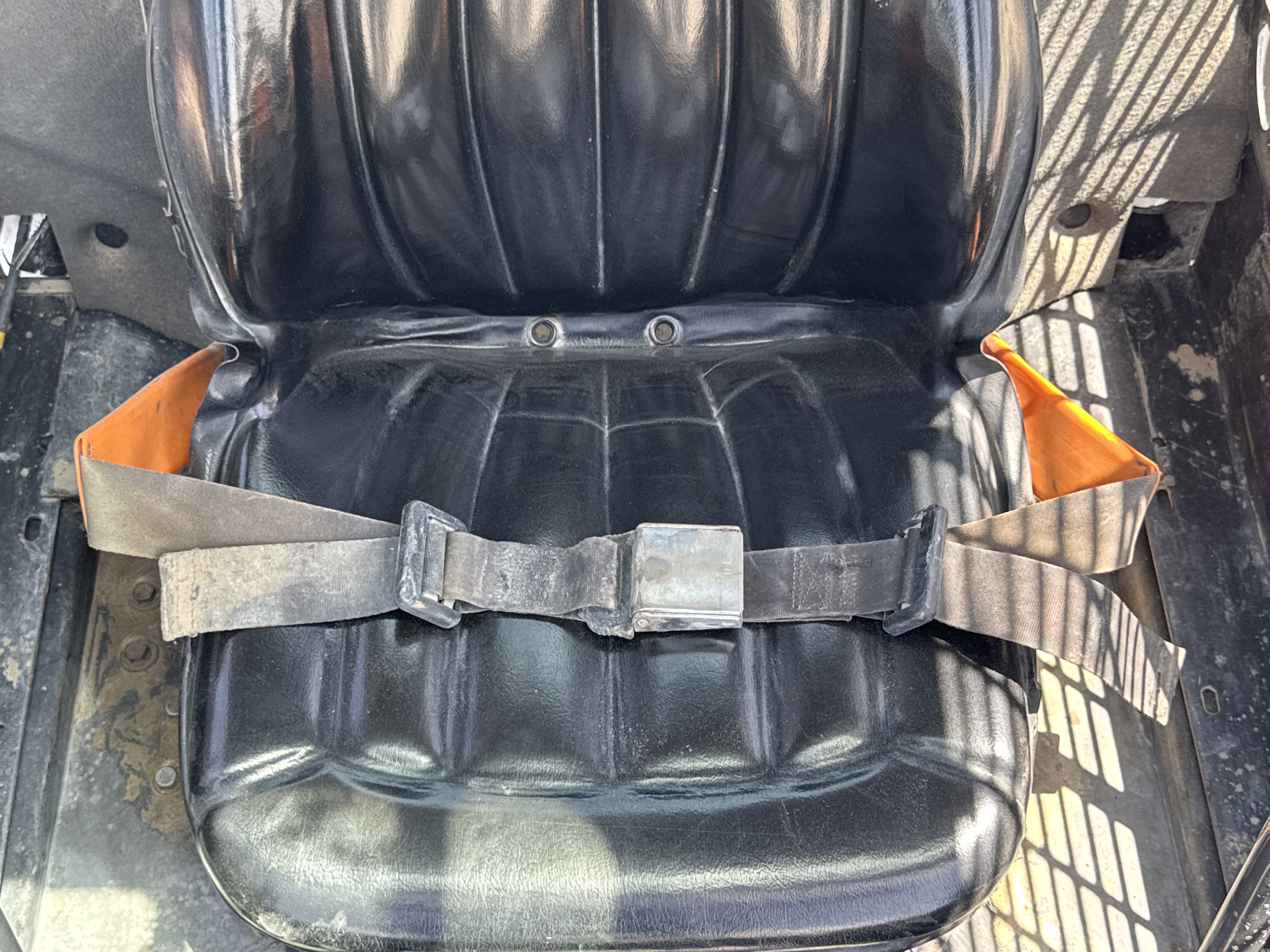SSL-009-Bobcat-S510-skid-steer-loader-inspection-safety-seat-belts-1