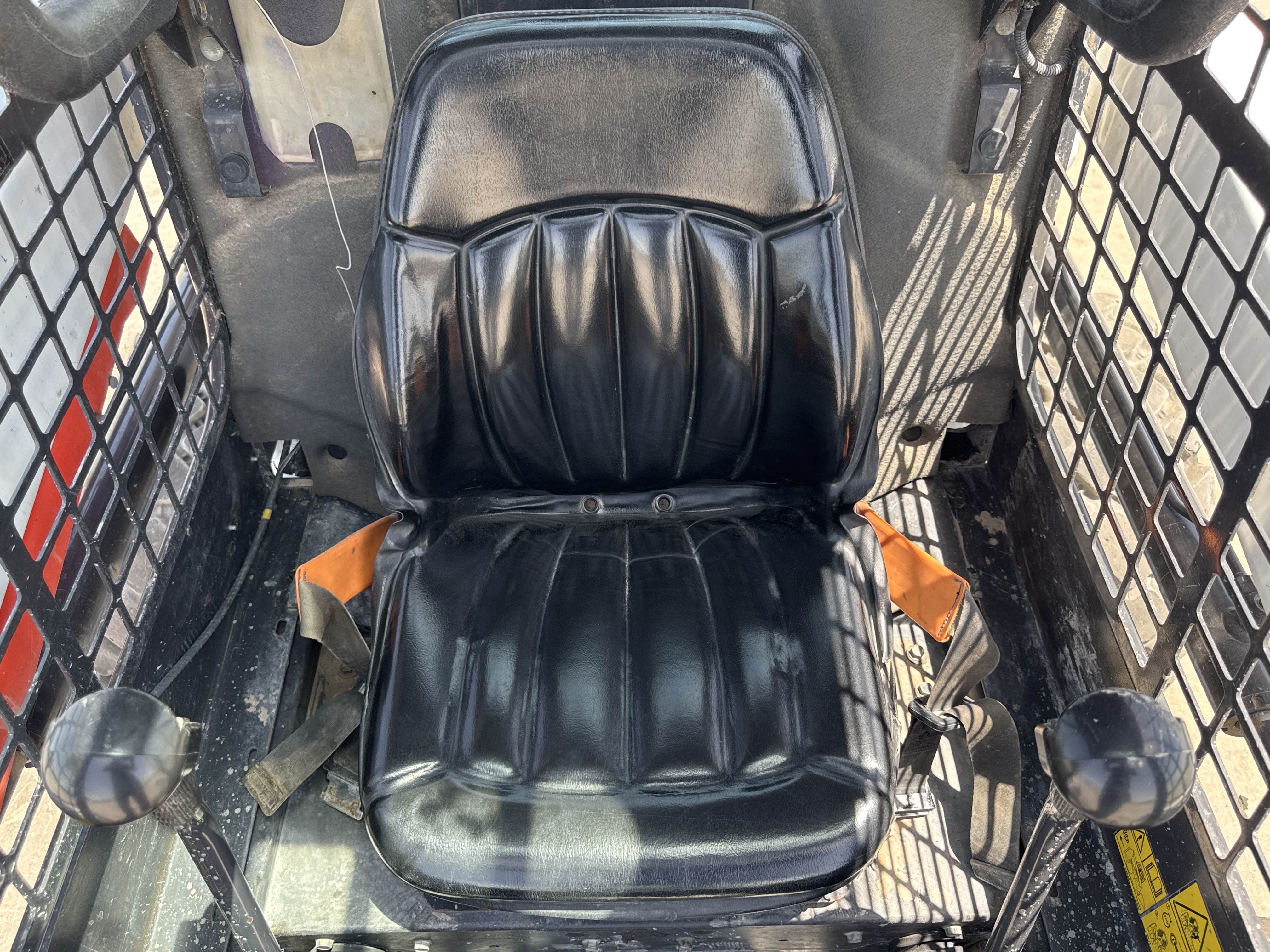 SSL-009-Bobcat-S510-skid-steer-loader-inspection-cabin-seats-armrests-1