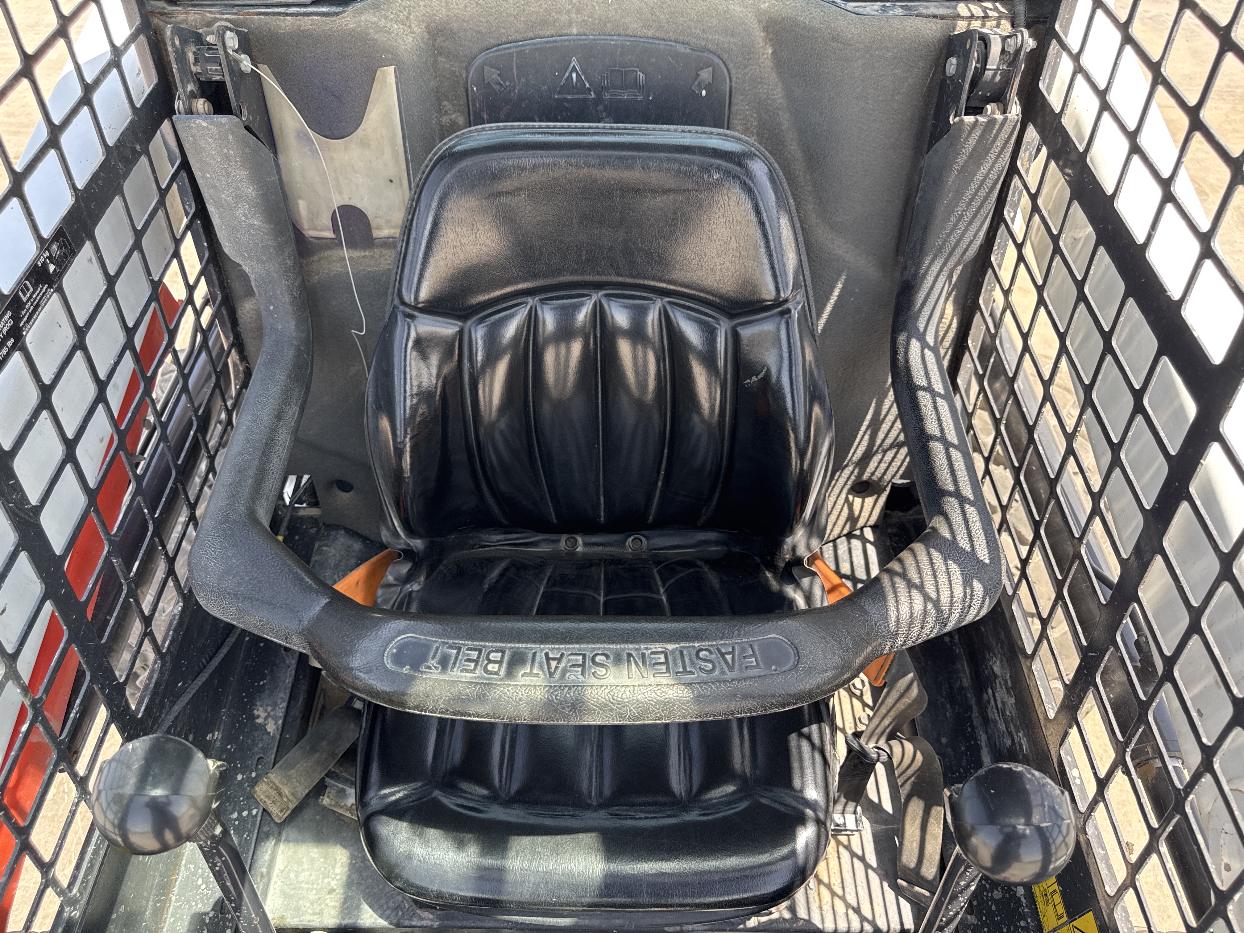 SSL-009-Bobcat-S510-skid-steer-loader-inspection-cabin-seats-armrests-2