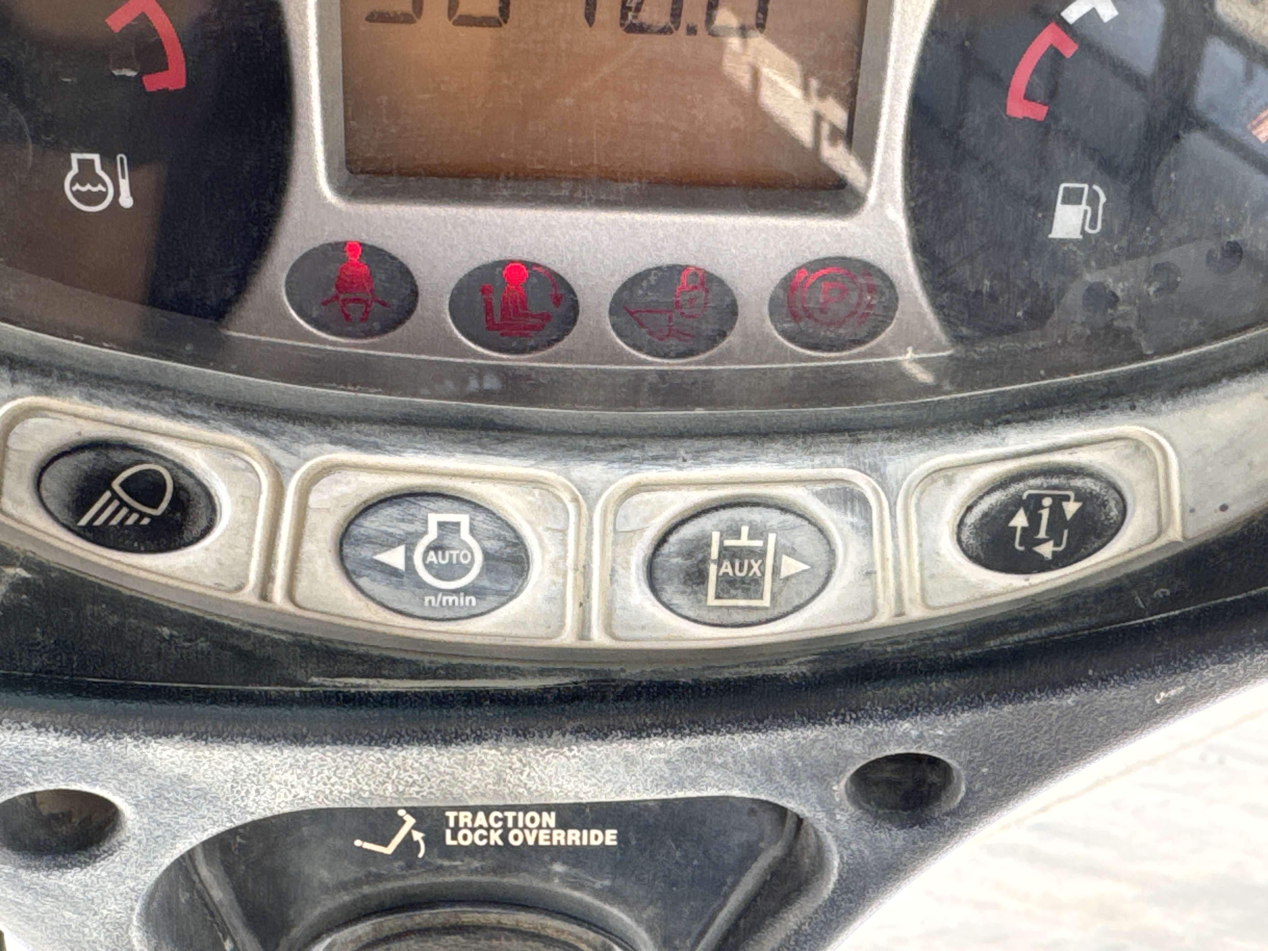SSL-009-Bobcat-S510-skid-steer-loader-inspection-cabin-instrument-cluster-2