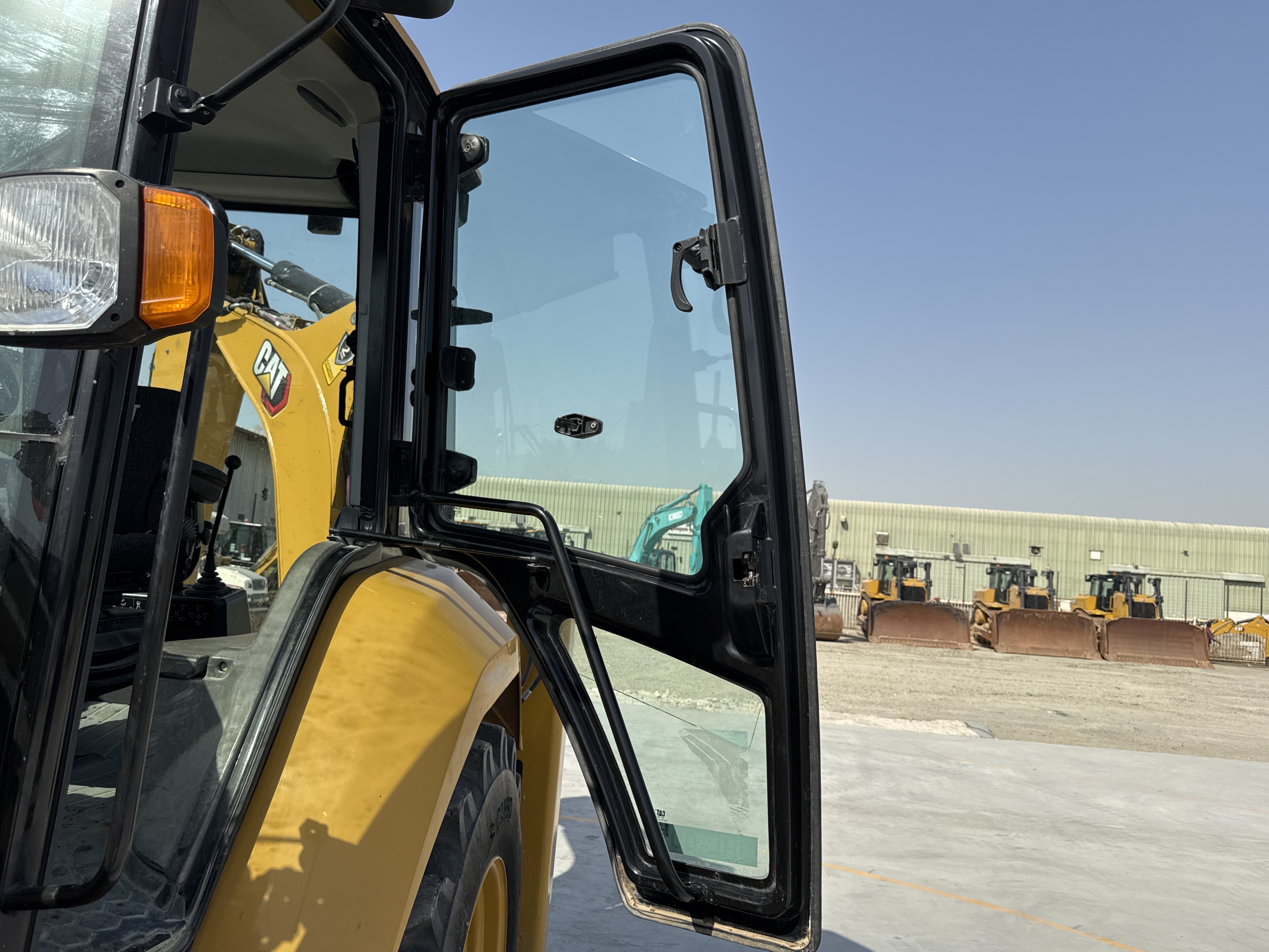 BHL-001-cat-426F2-backhoe-loader-inspection-structure-doors-3