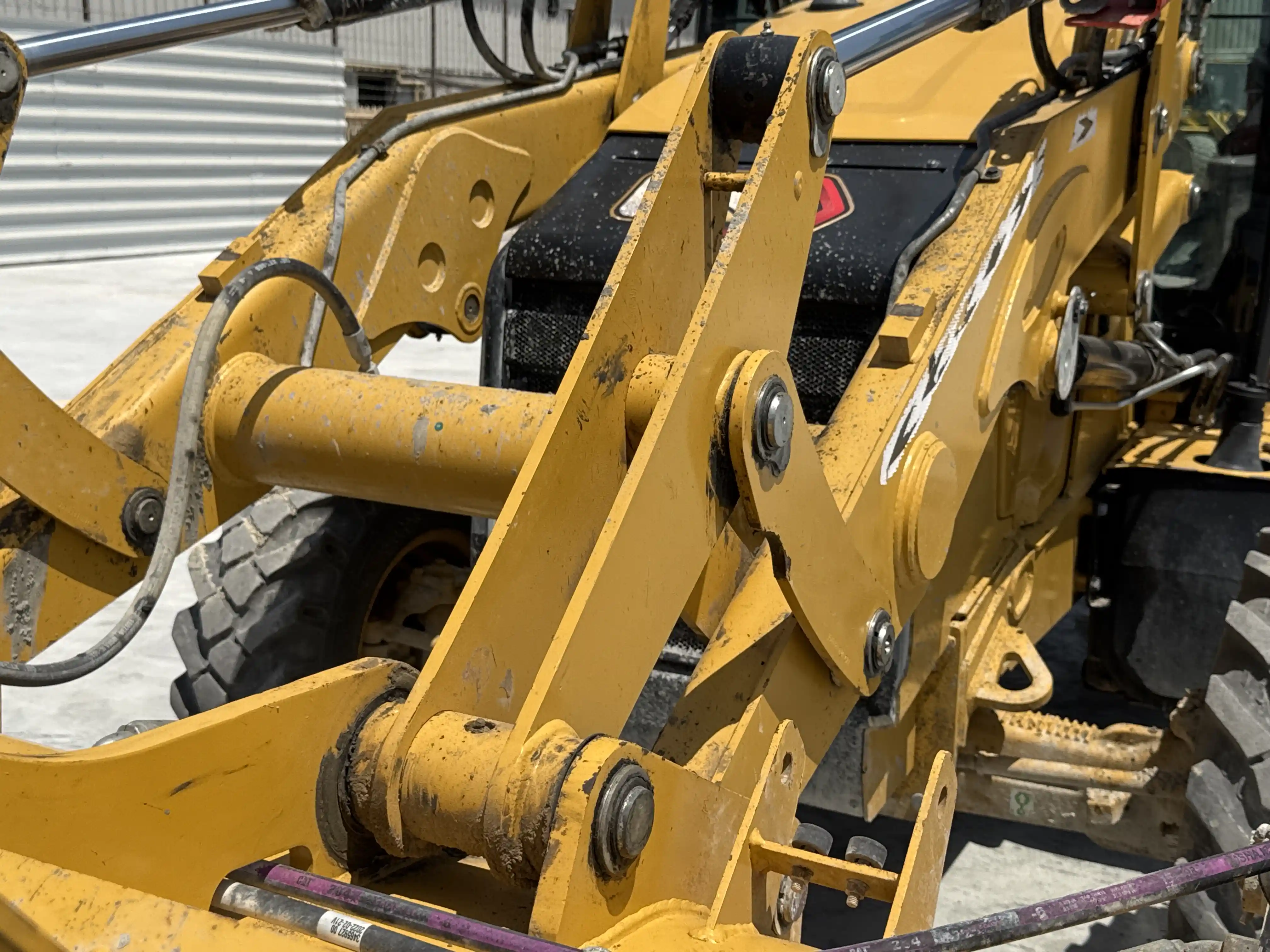 BHL-001-Cat-426F2-backhoe-loader-inspection-structure-bucket-links-1