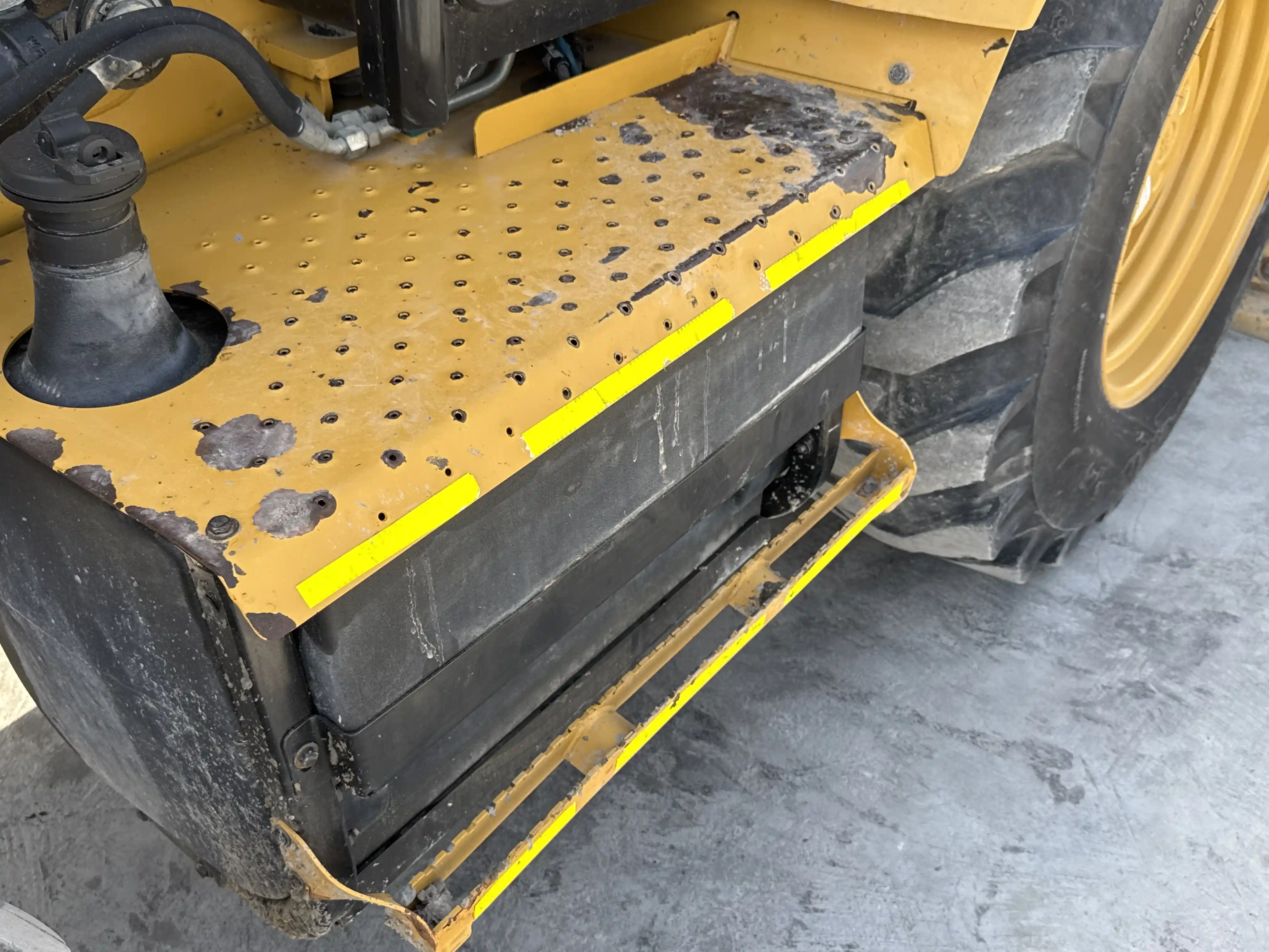 BHL-001-Cat-426F2-backhoe-loader-inspection-structure-steps-ladders-1